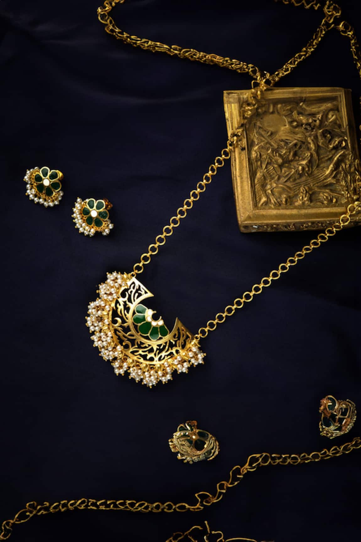 Totapari Pearls Embellished Mogra Necklace Set