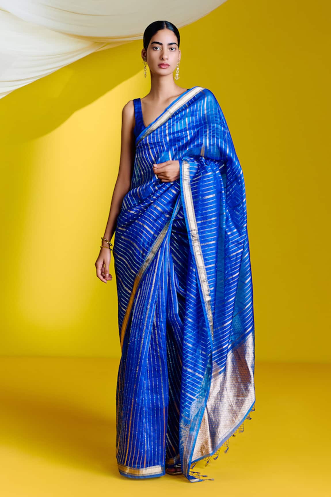 Ekaya Striped Pattern Saree With Unstitched Blouse Piece