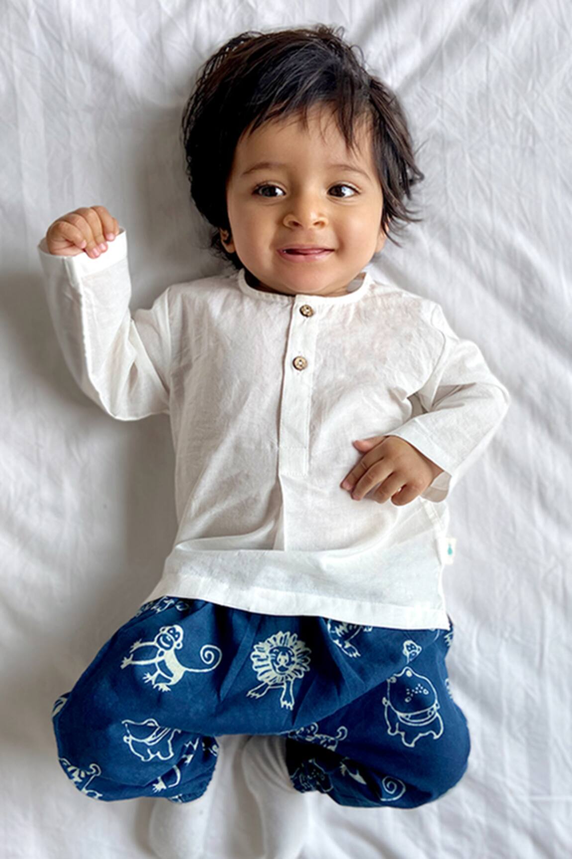 Whitewater Kids Solid Kurta With Printed Pant