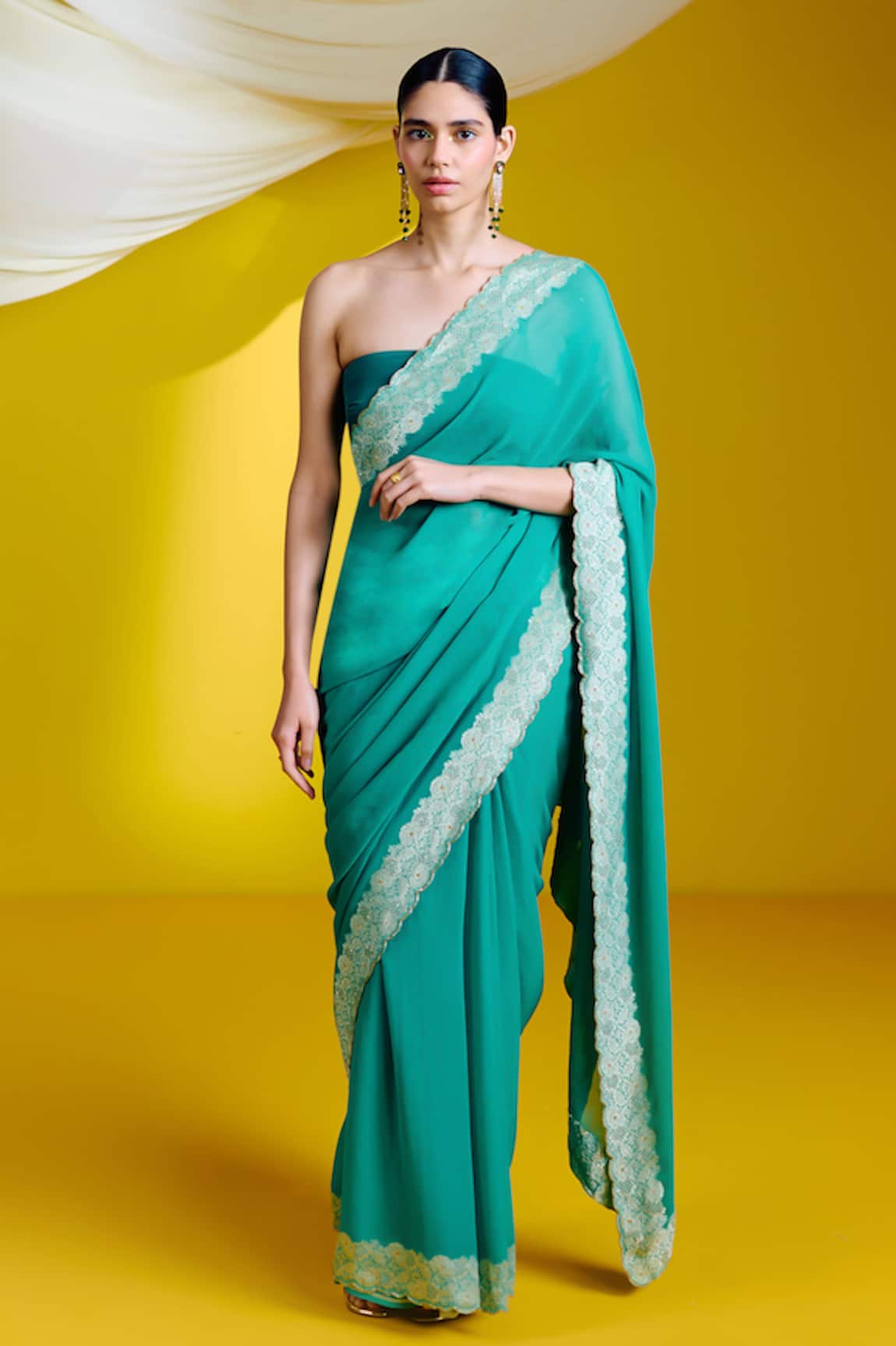 Ekaya Scallop Border Woven Saree With Unstitched Blouse Piece