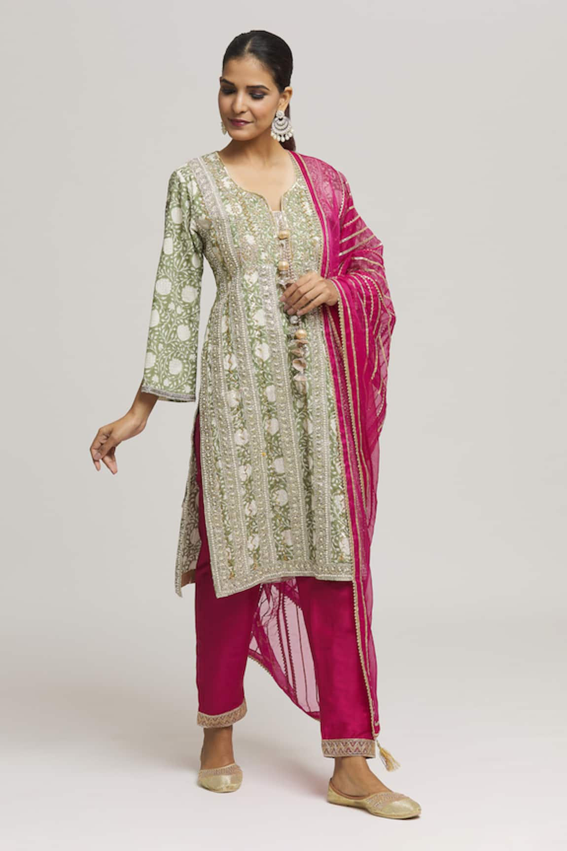 Kunwaraniritu Zardozi Embroidered Kurta Pant Set