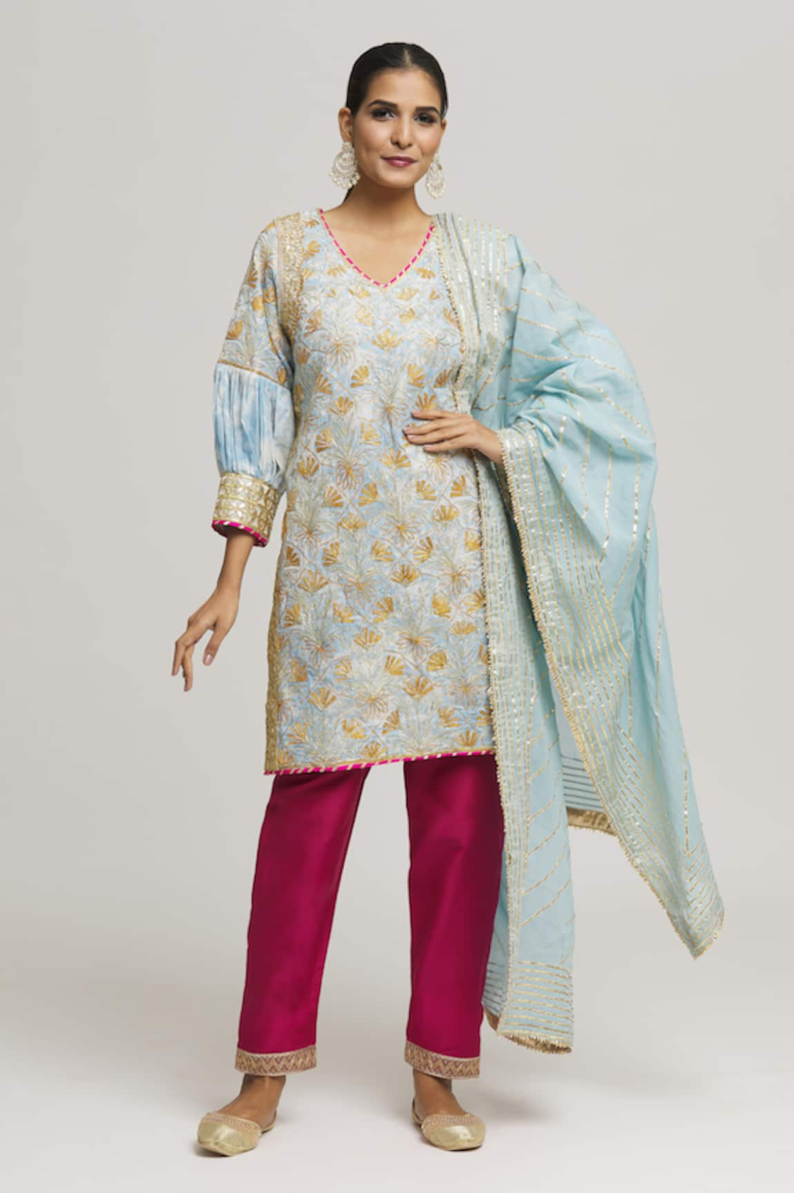 Kunwaraniritu Floral Zardozi Embroidered Kurta Pant Set