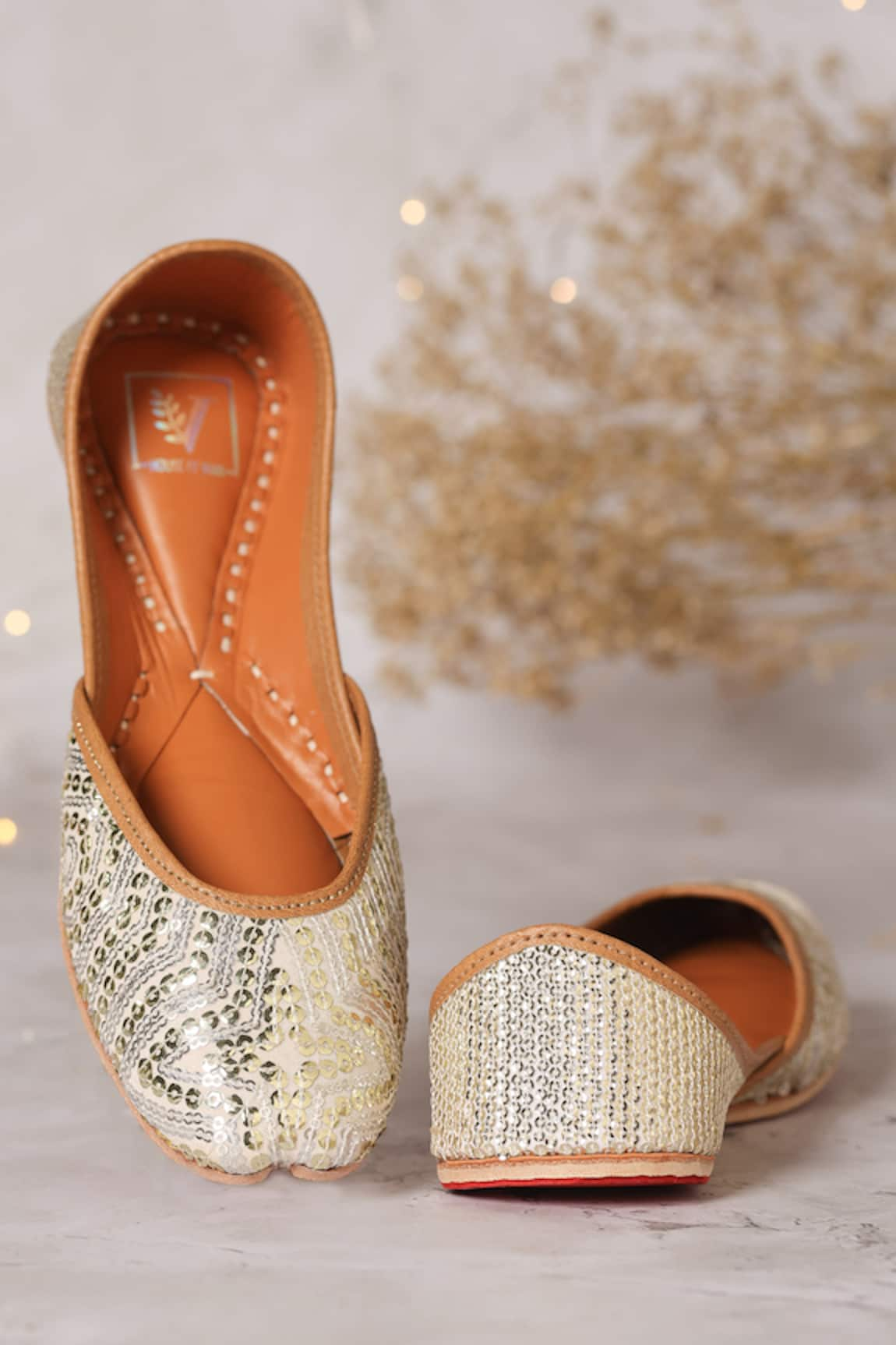 House of Vian Heer Embroidered Juttis