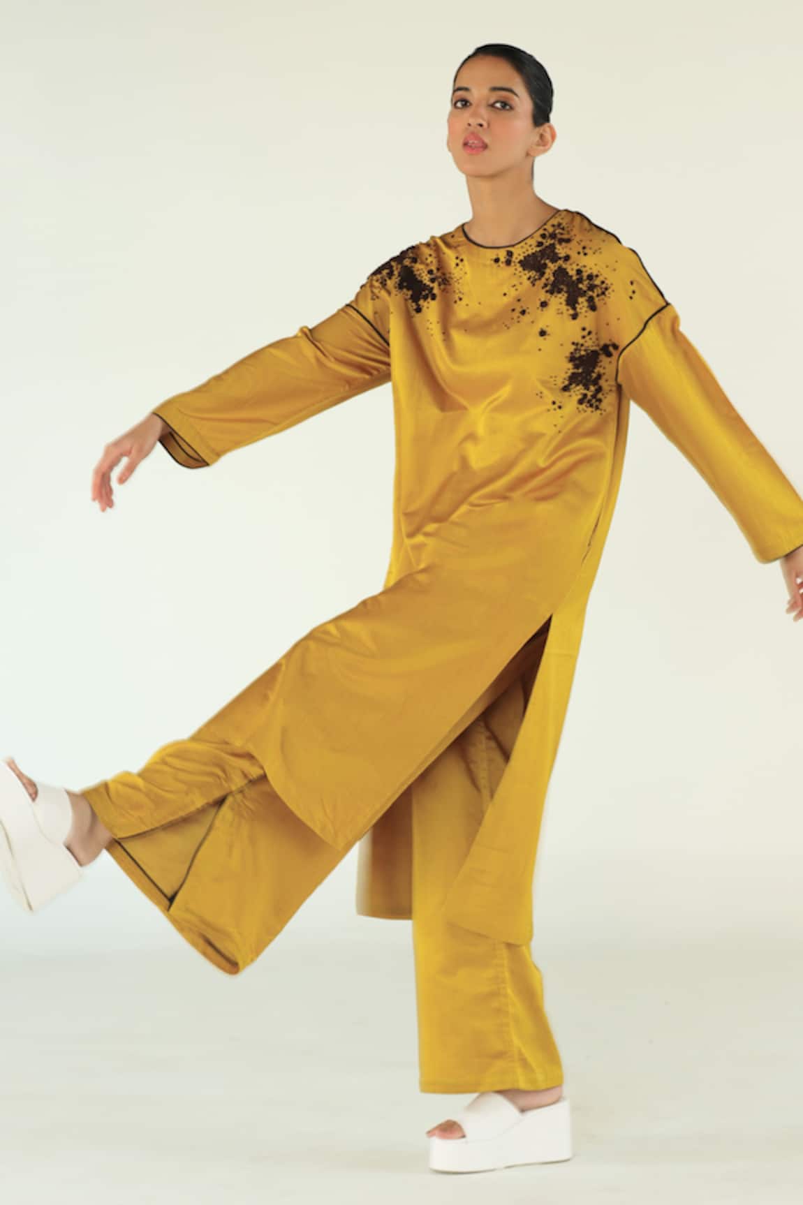 TIL Floral Embroidered Boyfriend Kurta With Pant