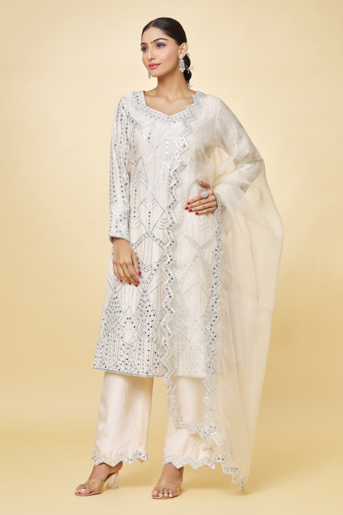 Priyaa Embroidered Kurta Trouser Set