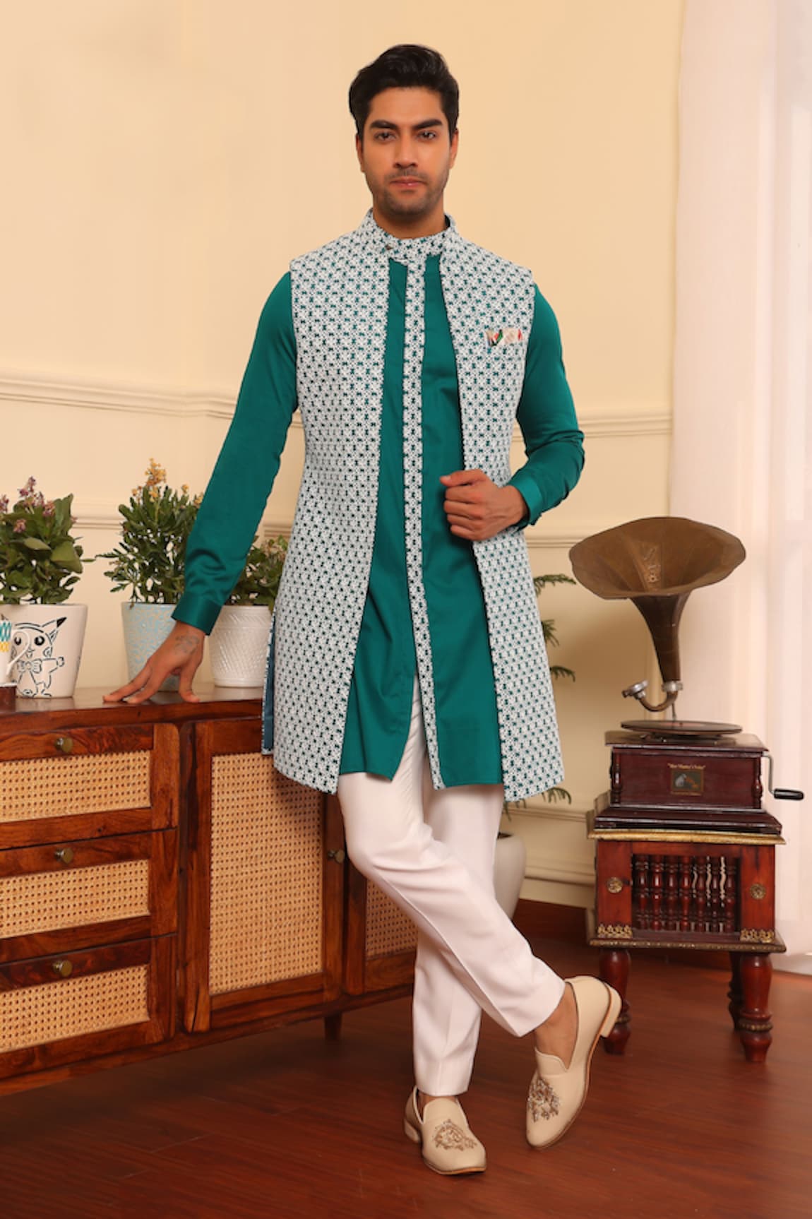 KUSTOMEYES Thread Work Shrug & Kurta Set