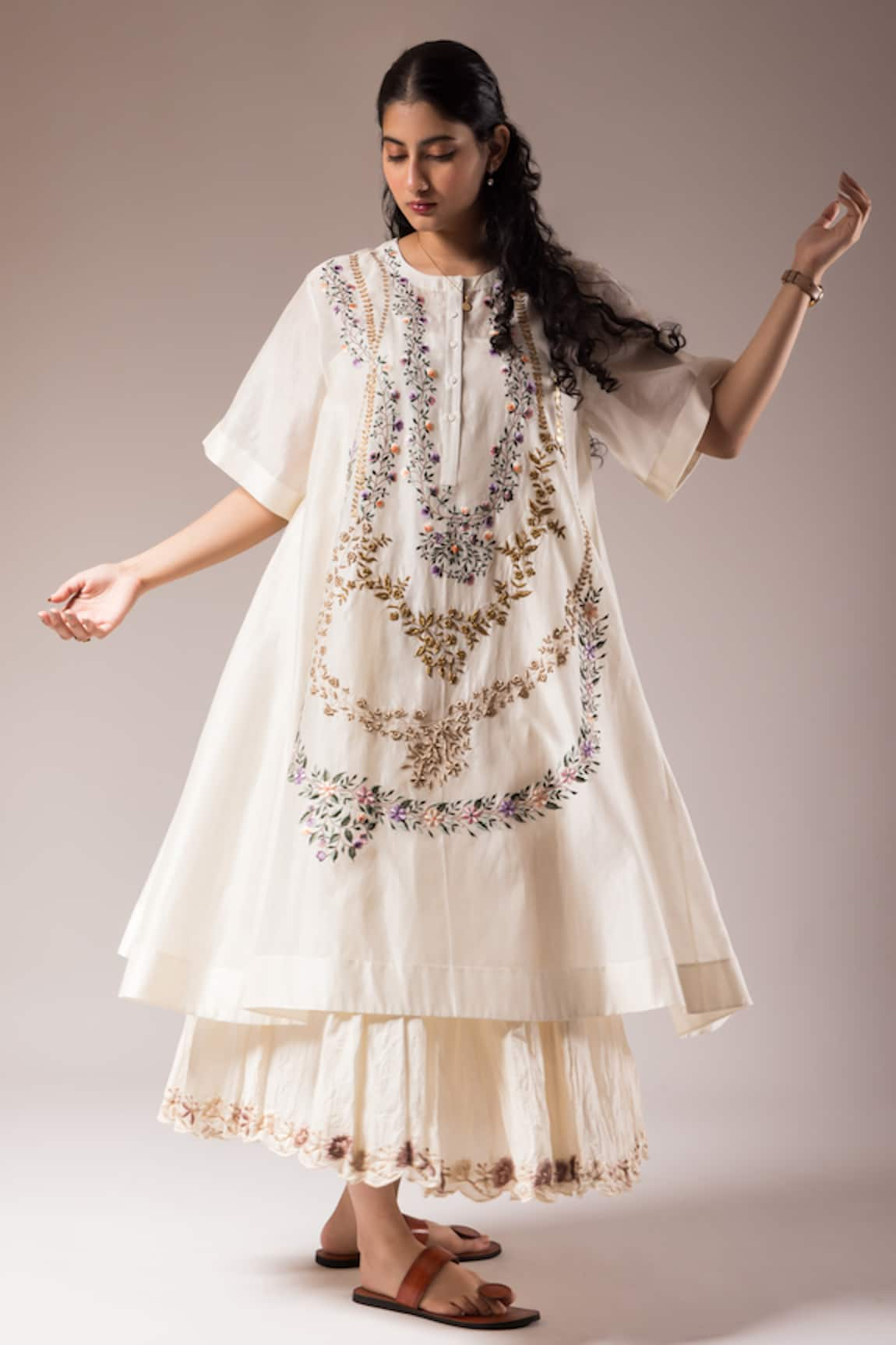 PRAMA BY PRATIMA PANDEY Crest Zardozi Work Kurta With Inner Dress