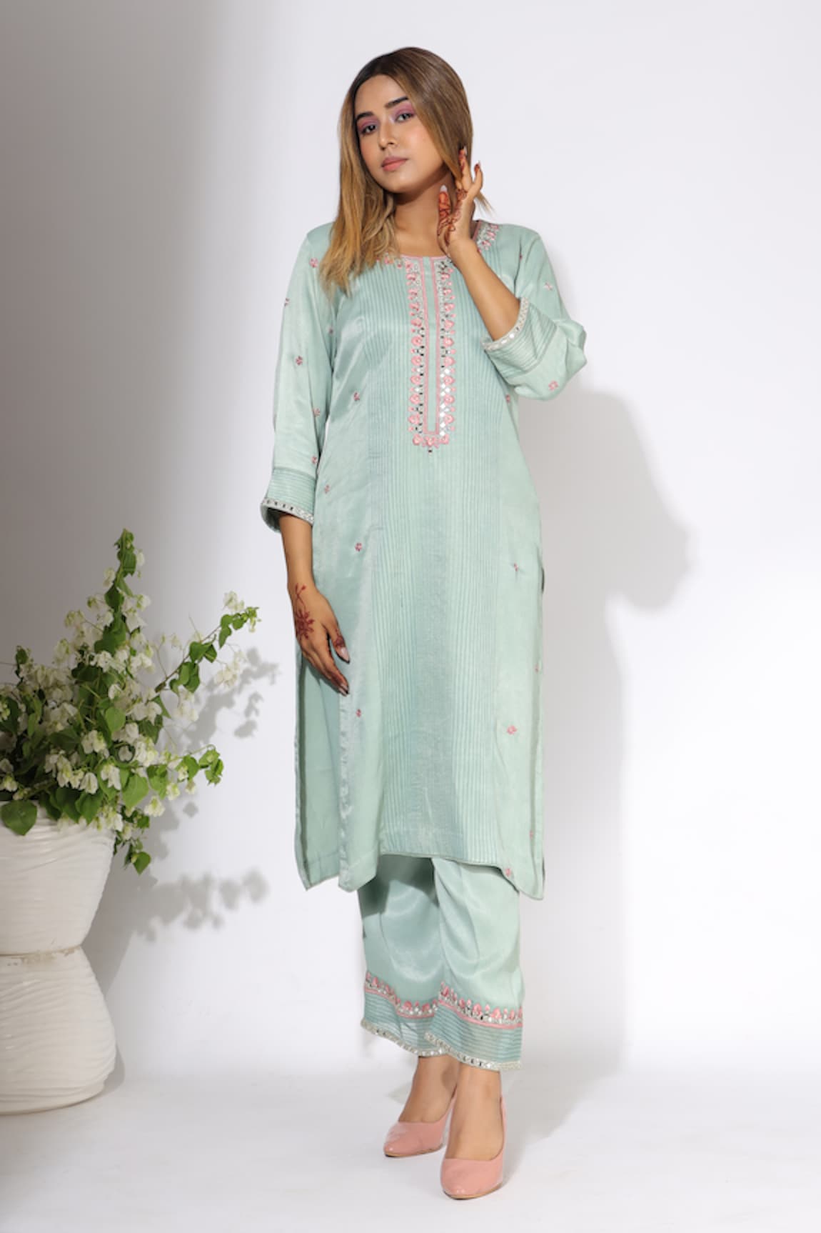 Nemaani Peony Buti Mirror Embroidered Kurta Pant Set