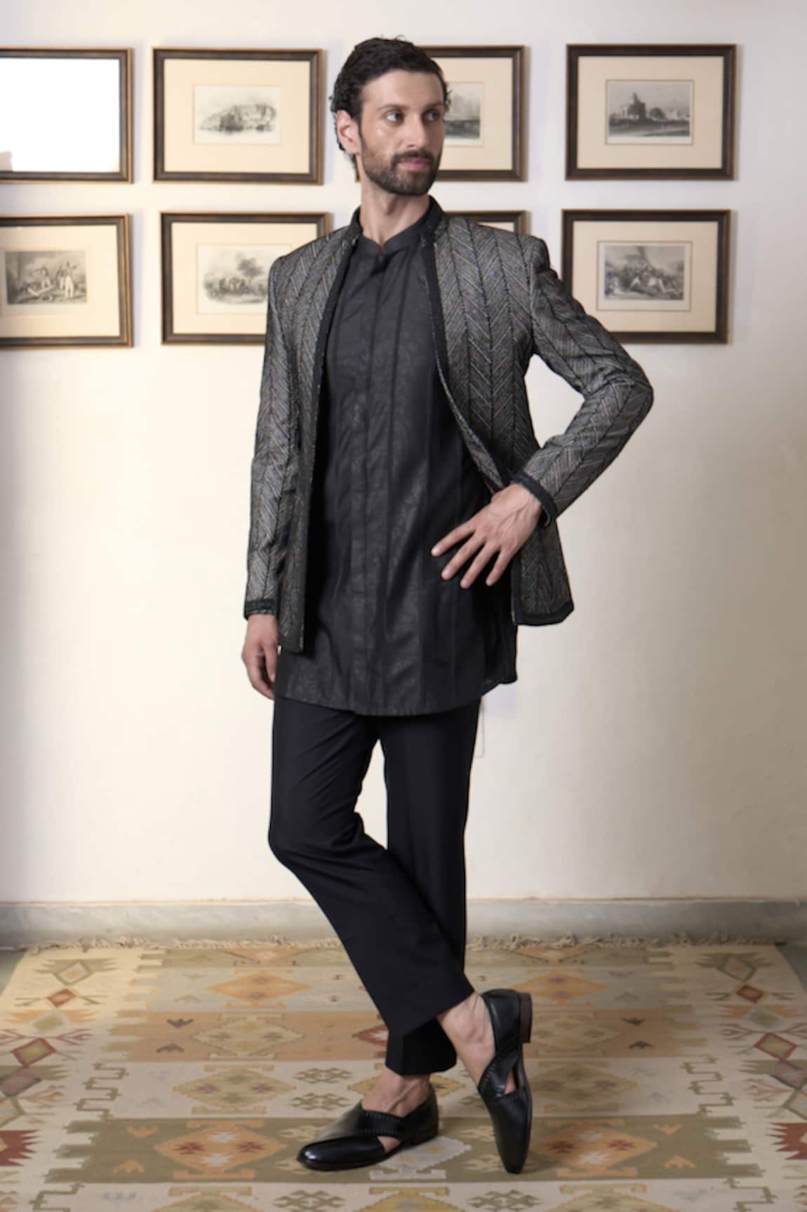 Gargee Designers Siyah Makhmal Bandhgala Pant Set