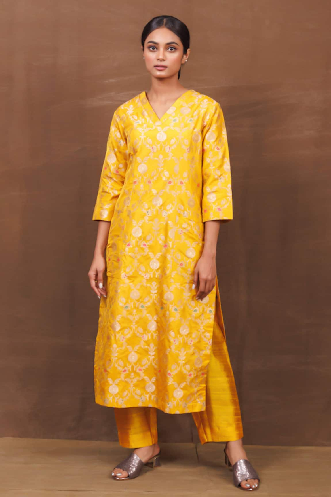 Pinki Sinha Floral Pattern Straight Kurta & Pant Set