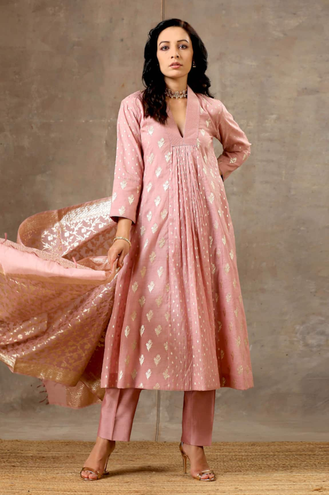 BBAAWRI Bouquet Woven Kurta Set