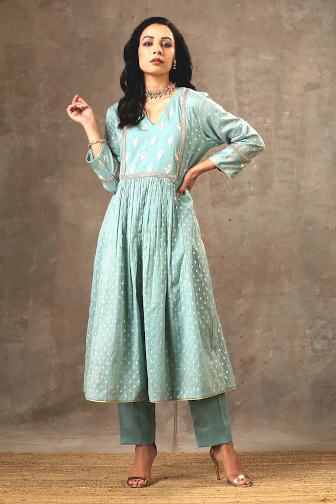 BBAAWRI Tear Drop Woven Kurta Pant Set