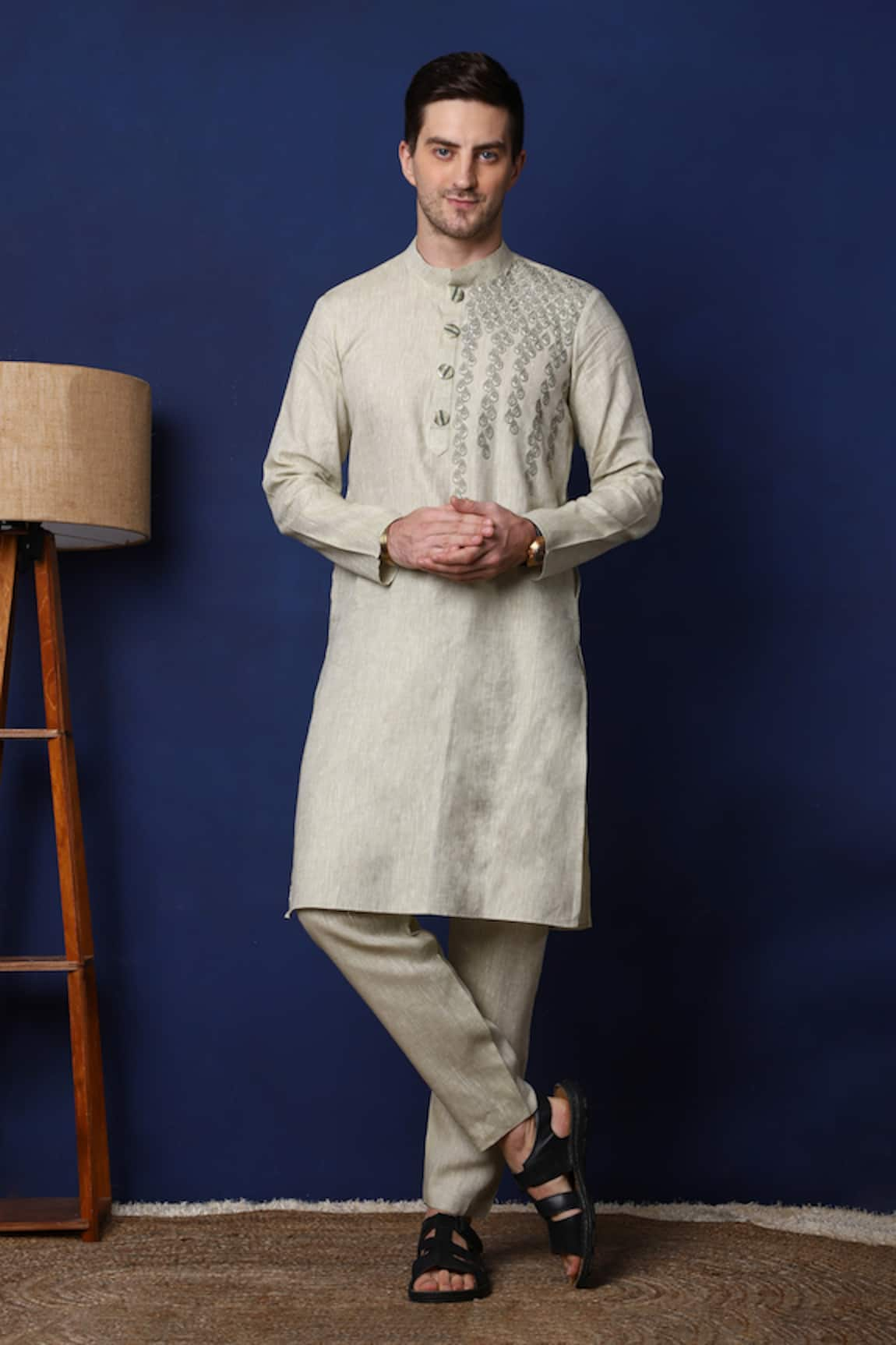 MENERO Drop Pattern Embroidered Kurta With Pant