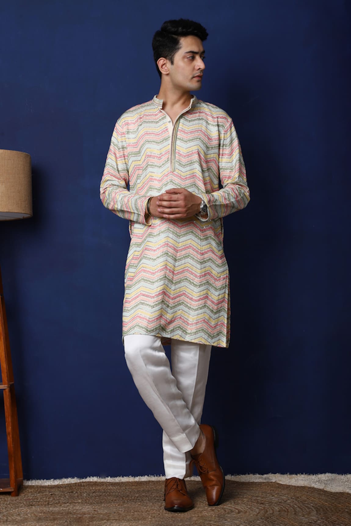 MENERO Chevron Thread Embroidered Kurta With Pant