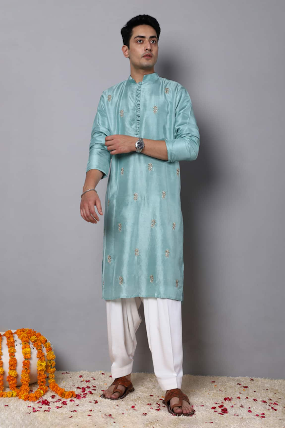 MENERO Dabka Embroidered Kurta With Pathani