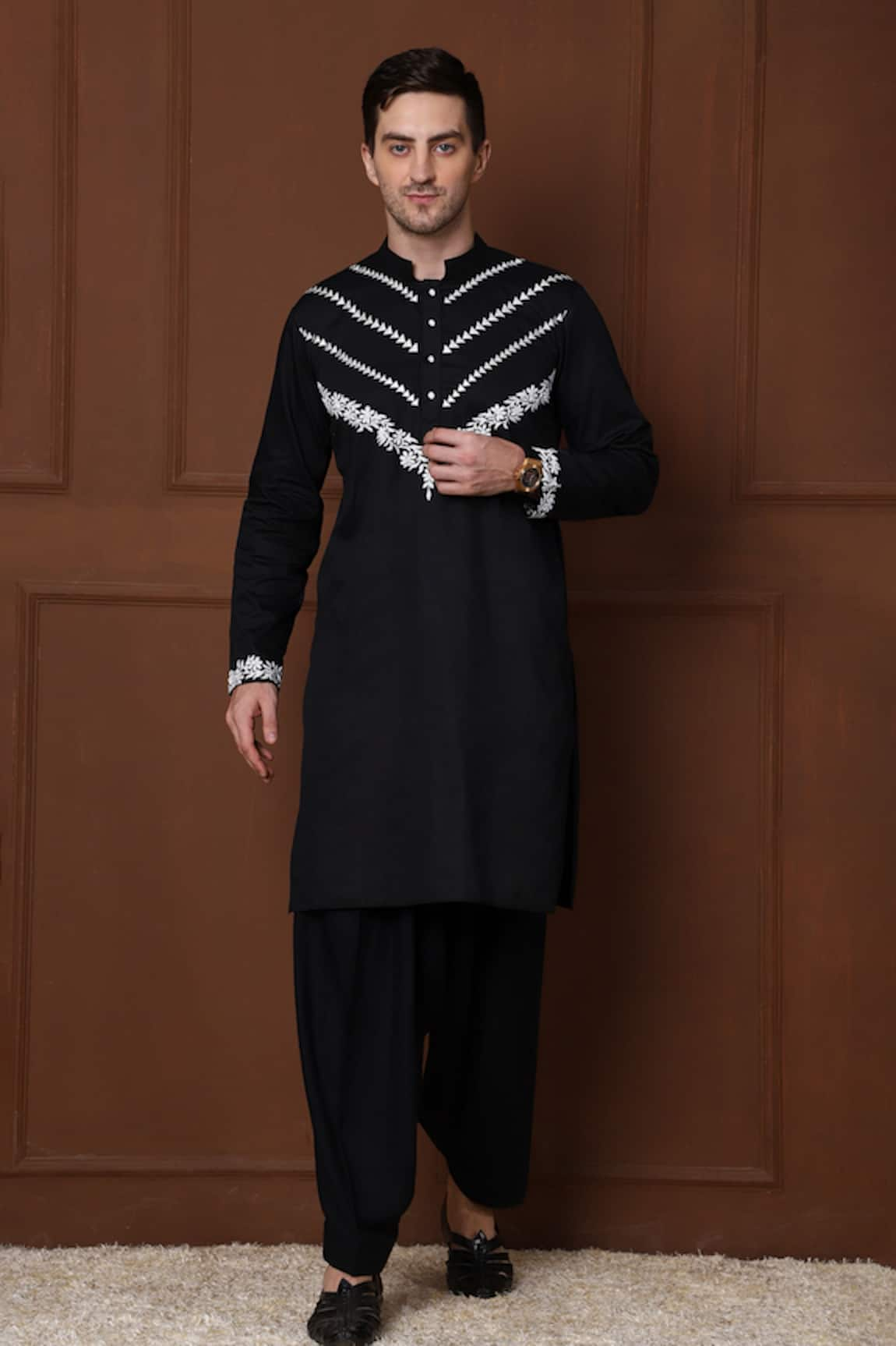 MENERO Geometric Embroidered Kurta With Pathani