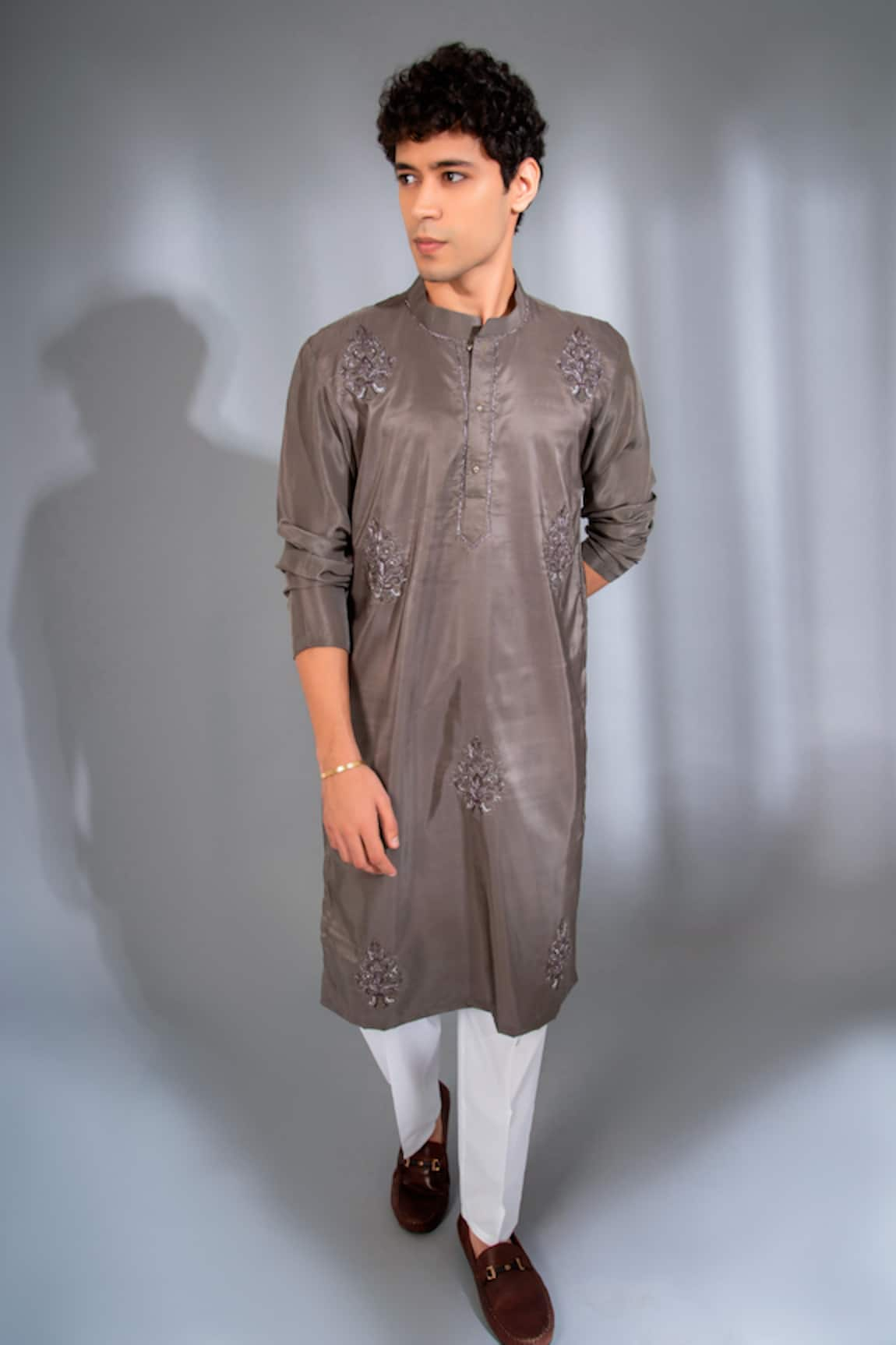 MENERO Damask Dabka Embroidered Kurta With Pant