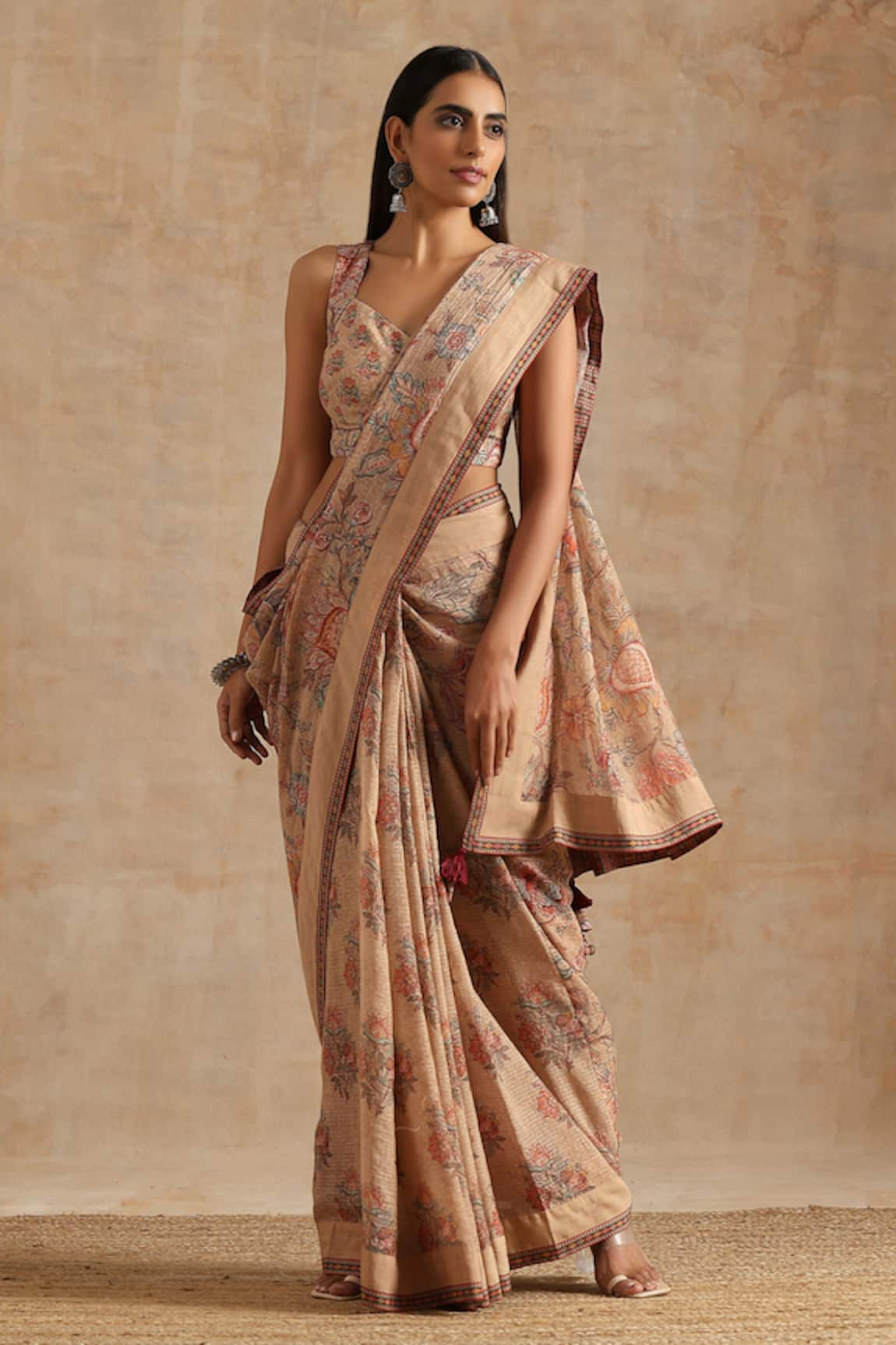 SAMVRIH Printed Saree With Blouse