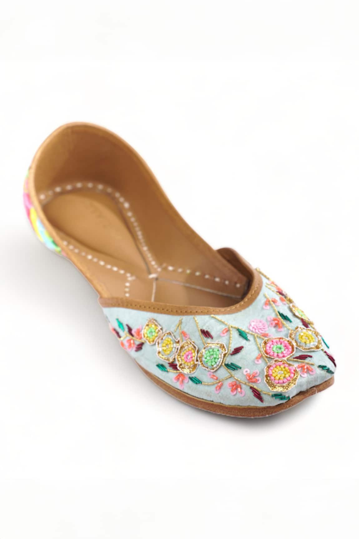 Doriaana Phulwari Floral Embroidered Juttis