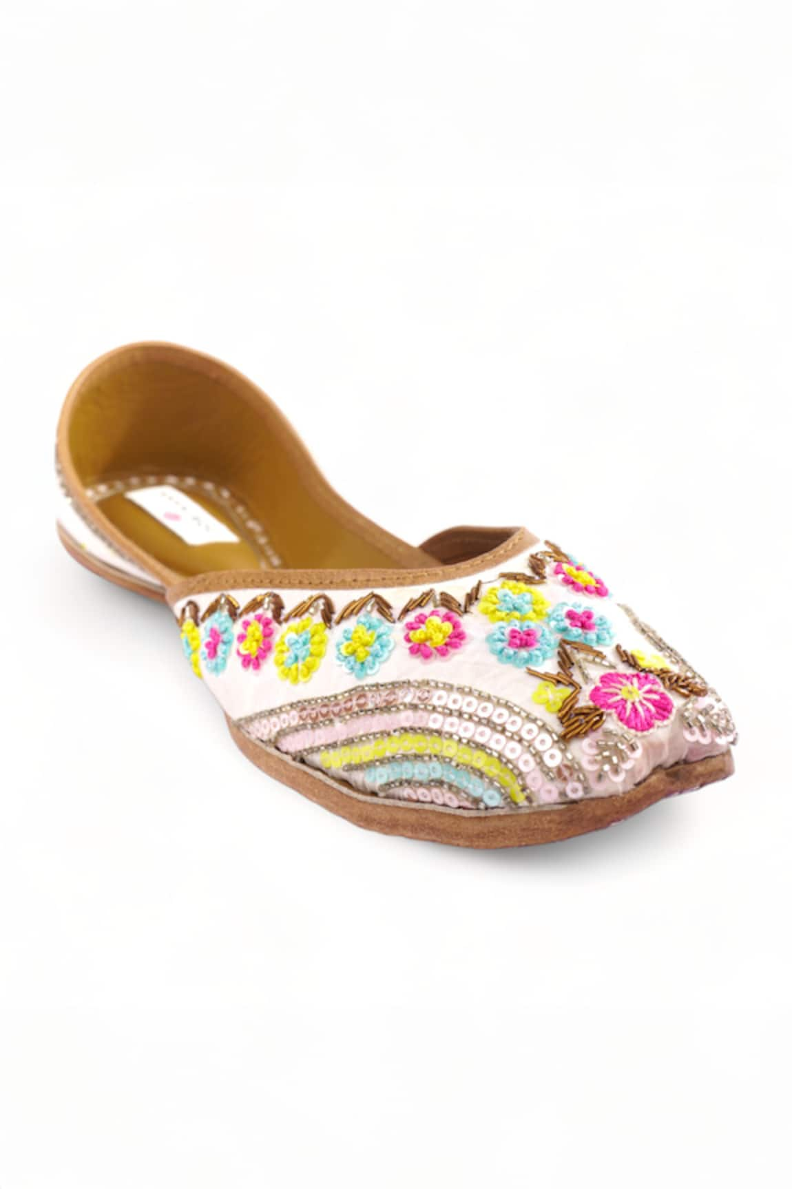 Doriaana Aafreen Thread Embroidered Juttis