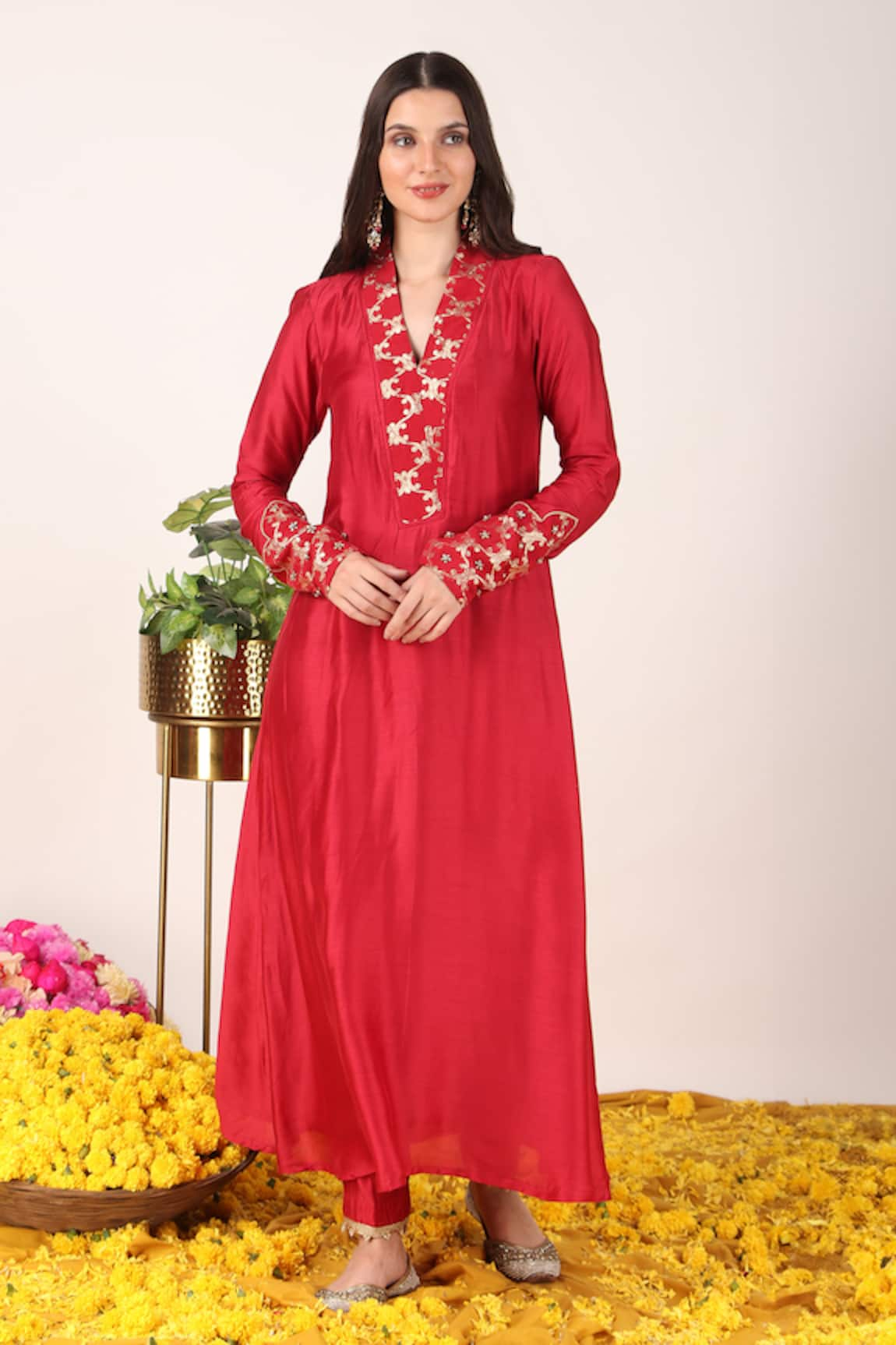 Tashee Weaved Zari Florin Neckline Anarkali With Pant