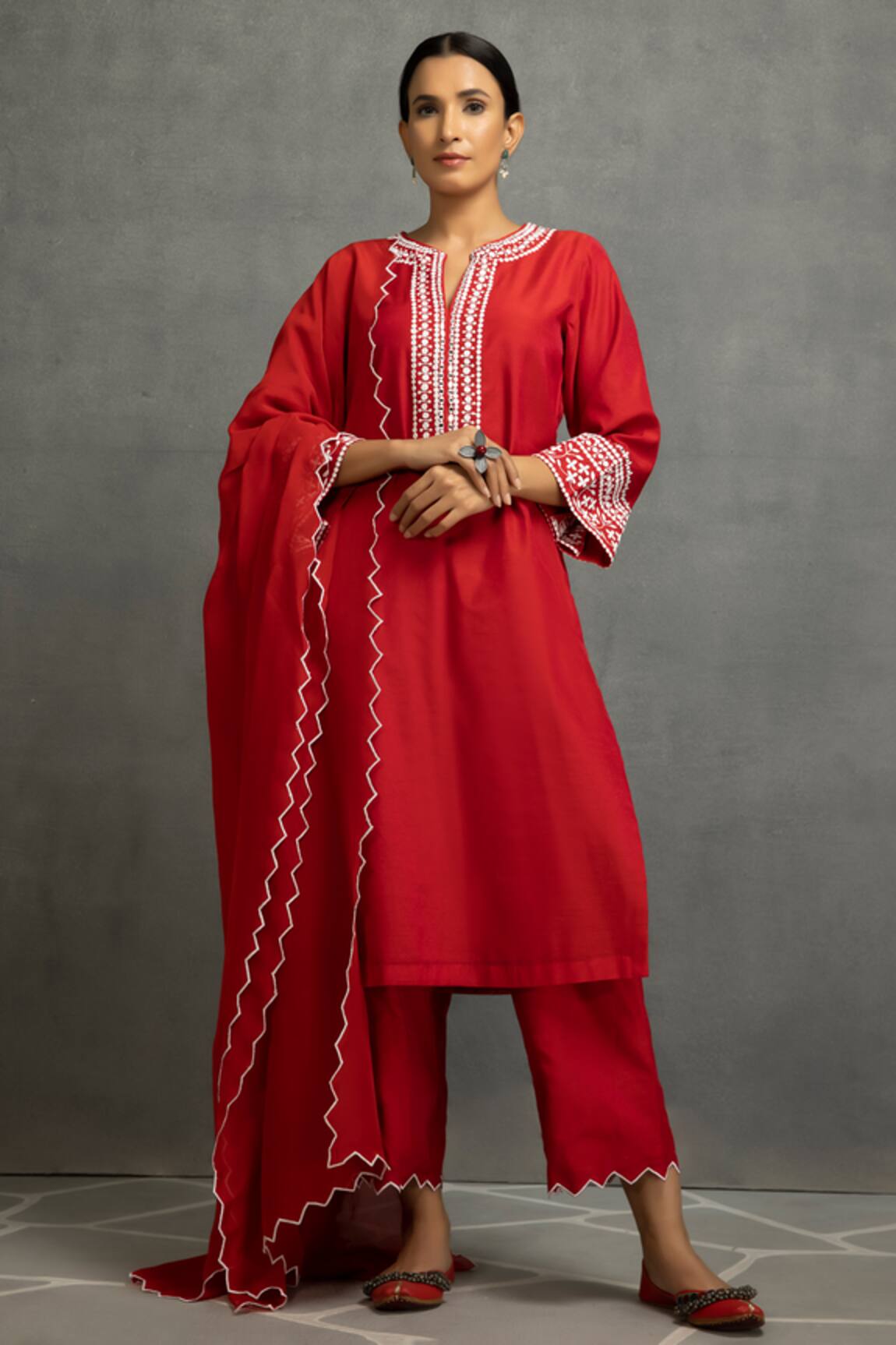 Kahani Lush Red Embroidered Kurta Set With Dupatta