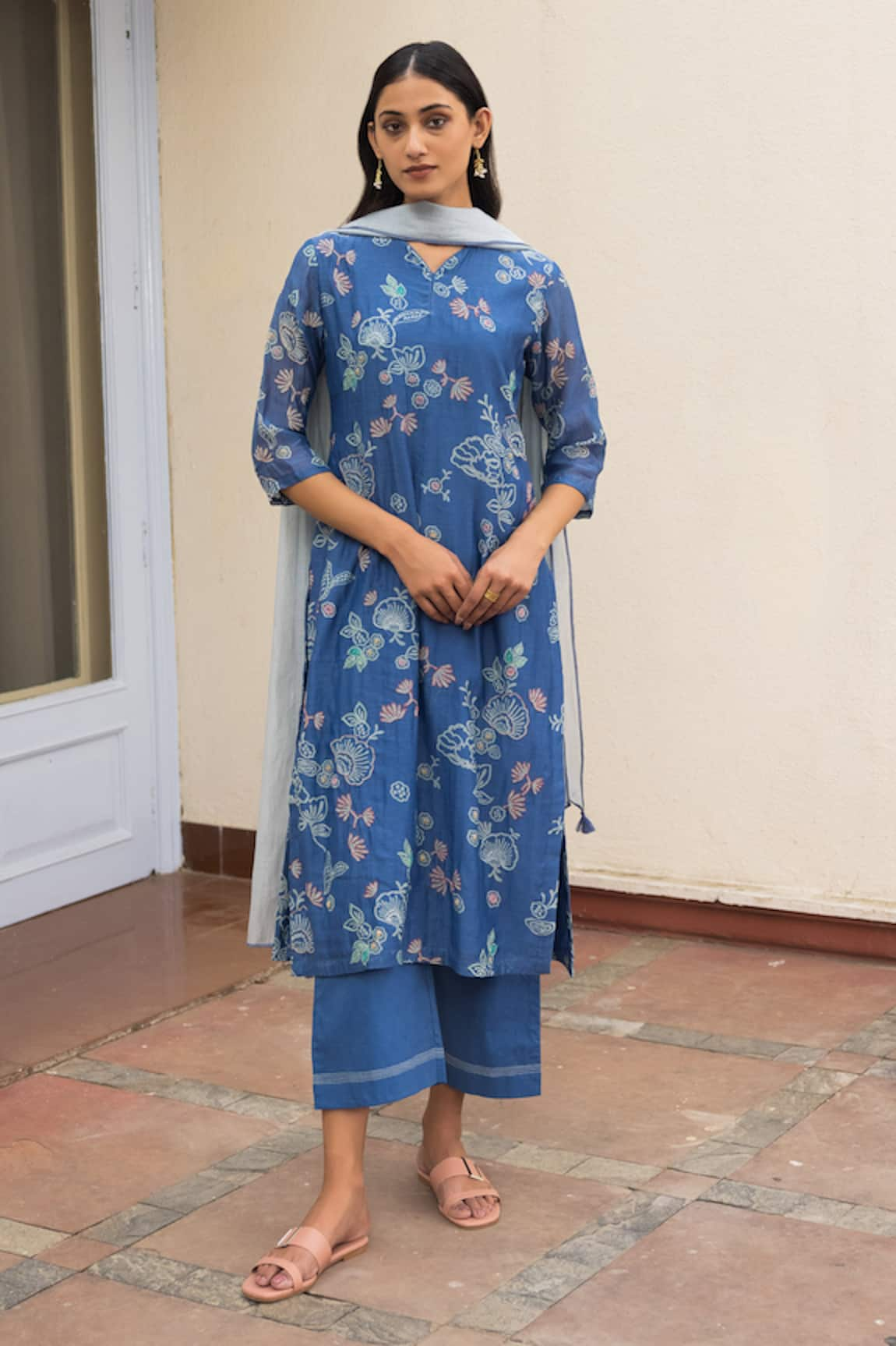 Vaayu Floral Thread Work Kurta Set