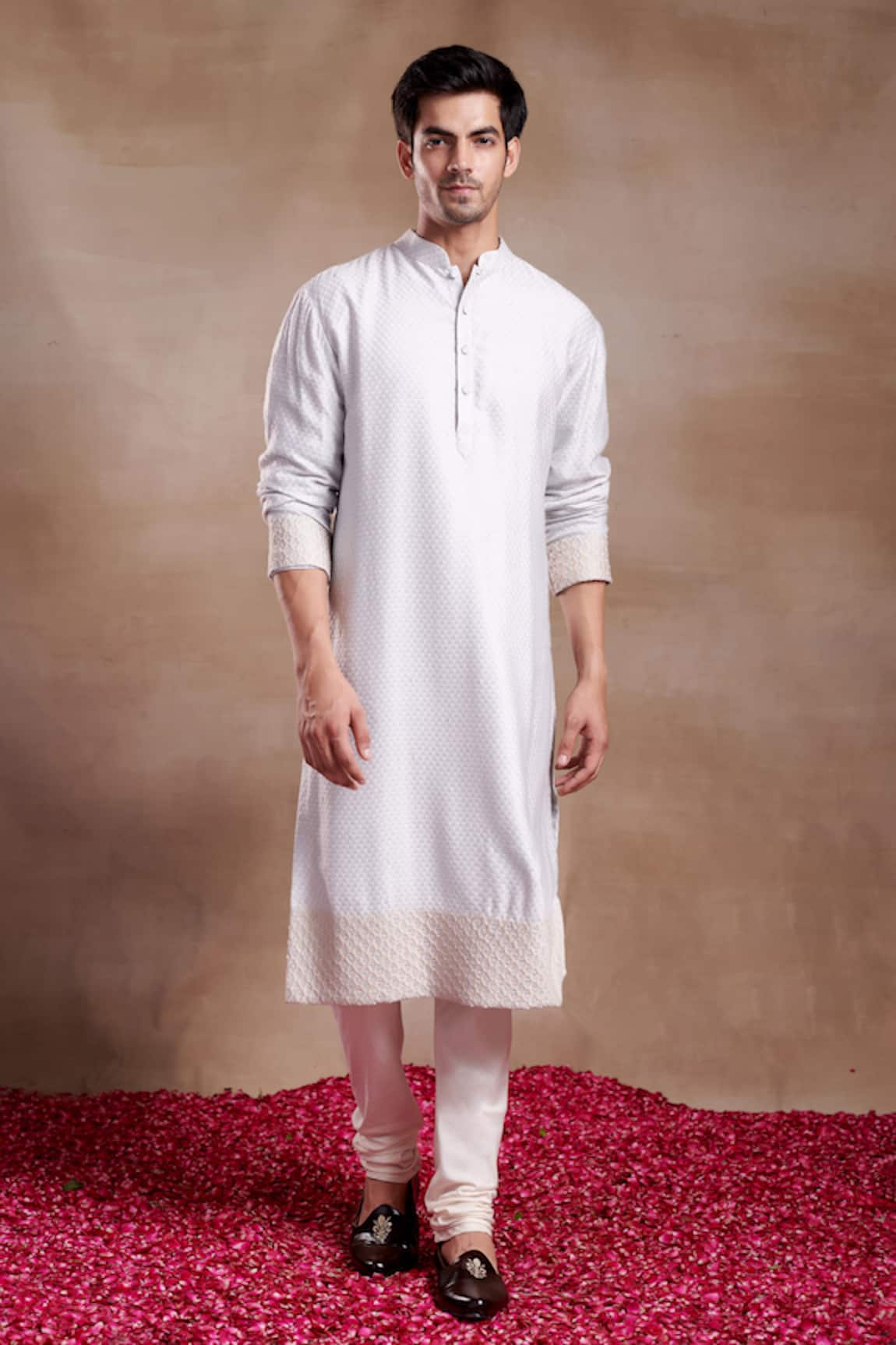 SHASHA GABA Phool Jaal Resham Thread Work Kurta