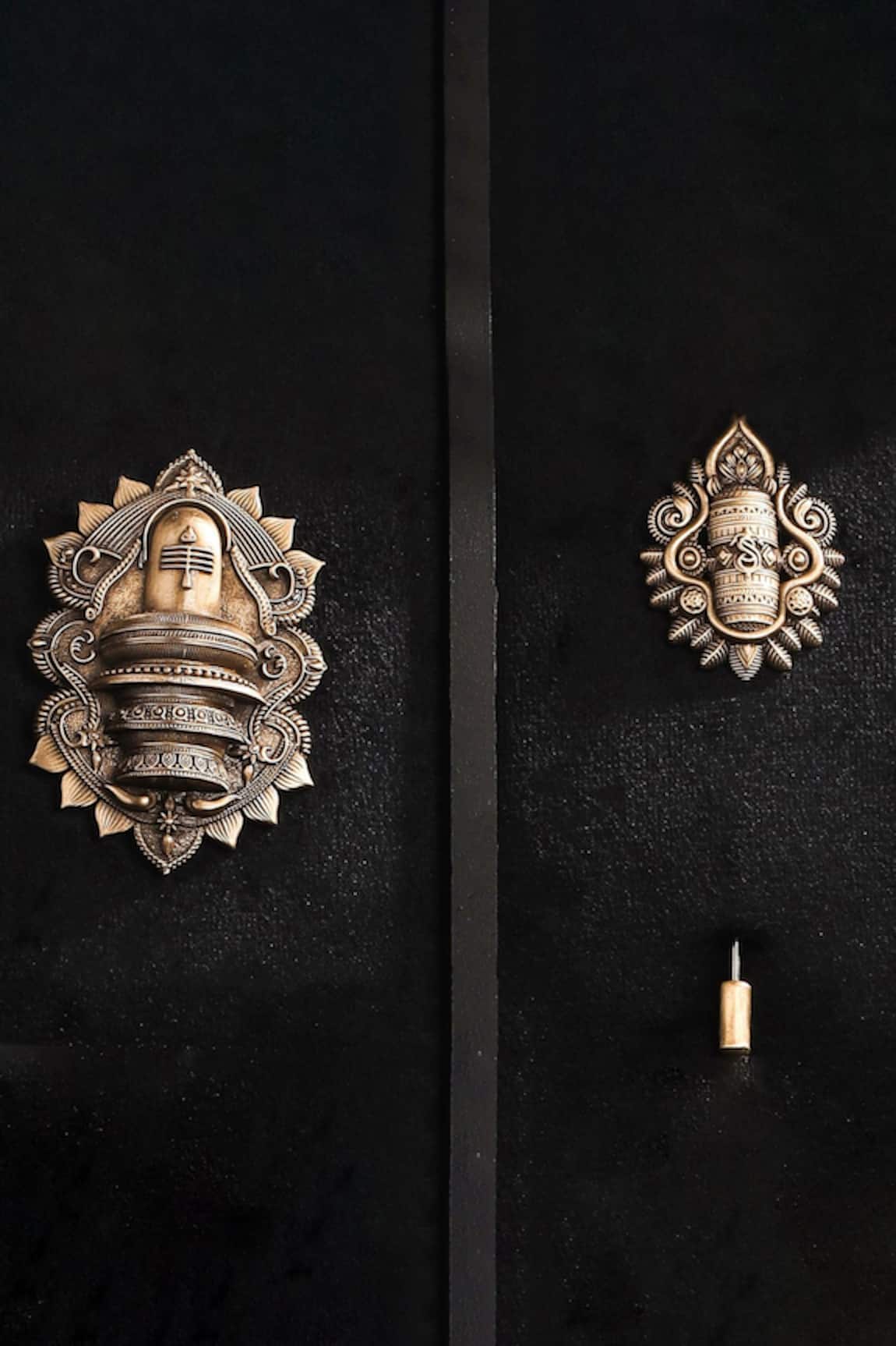 Cosa Nostraa Shiva Linga Carved Brooch & Lapel Pin Set
