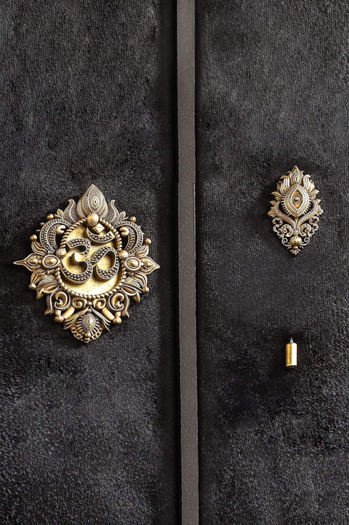 Cosa Nostraa Om Trayambakam Carved Brooch & Lapel Pin Set