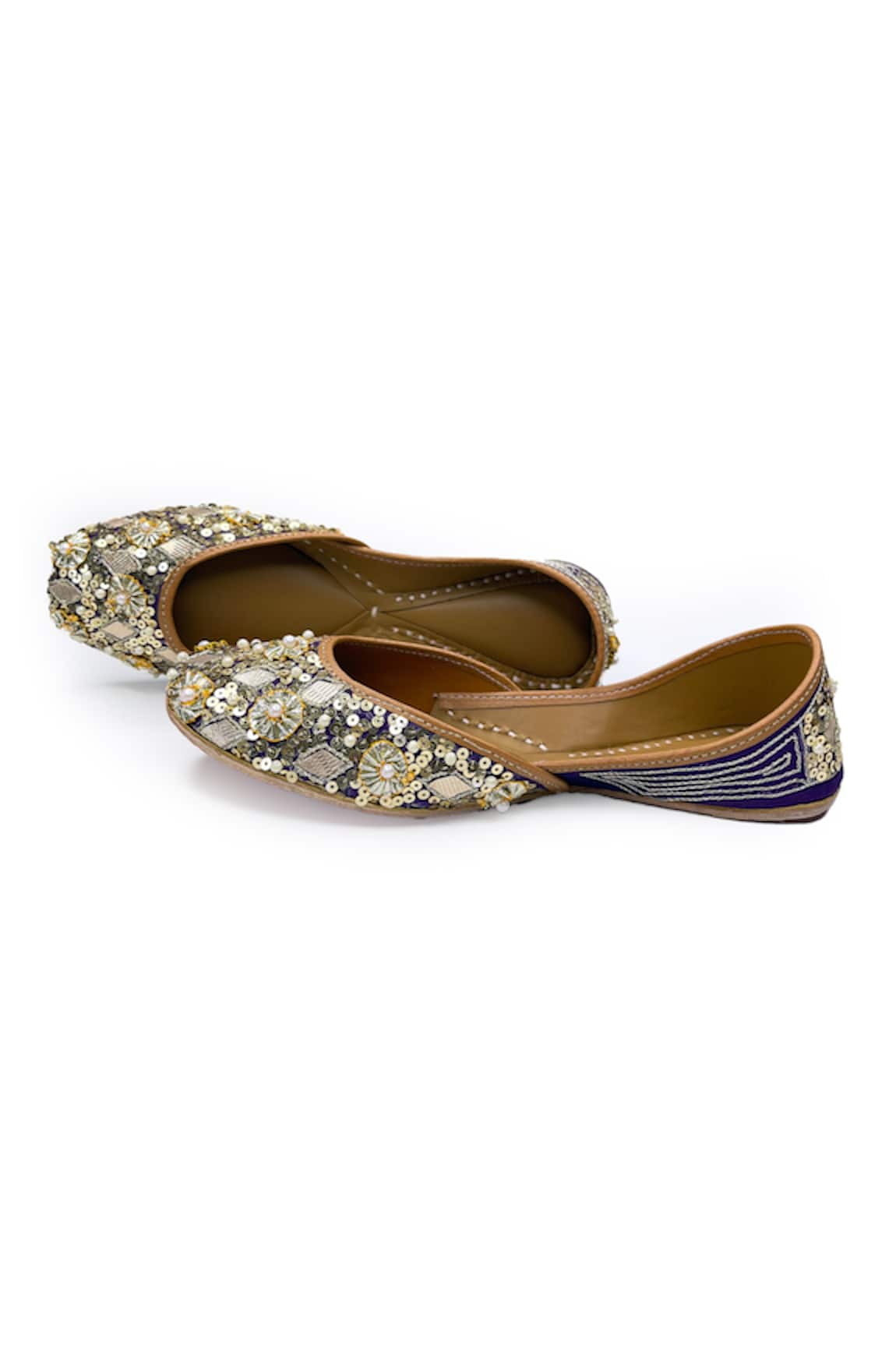 Pixie Pearlz Salam Sitara Hand Embroidered Juttis