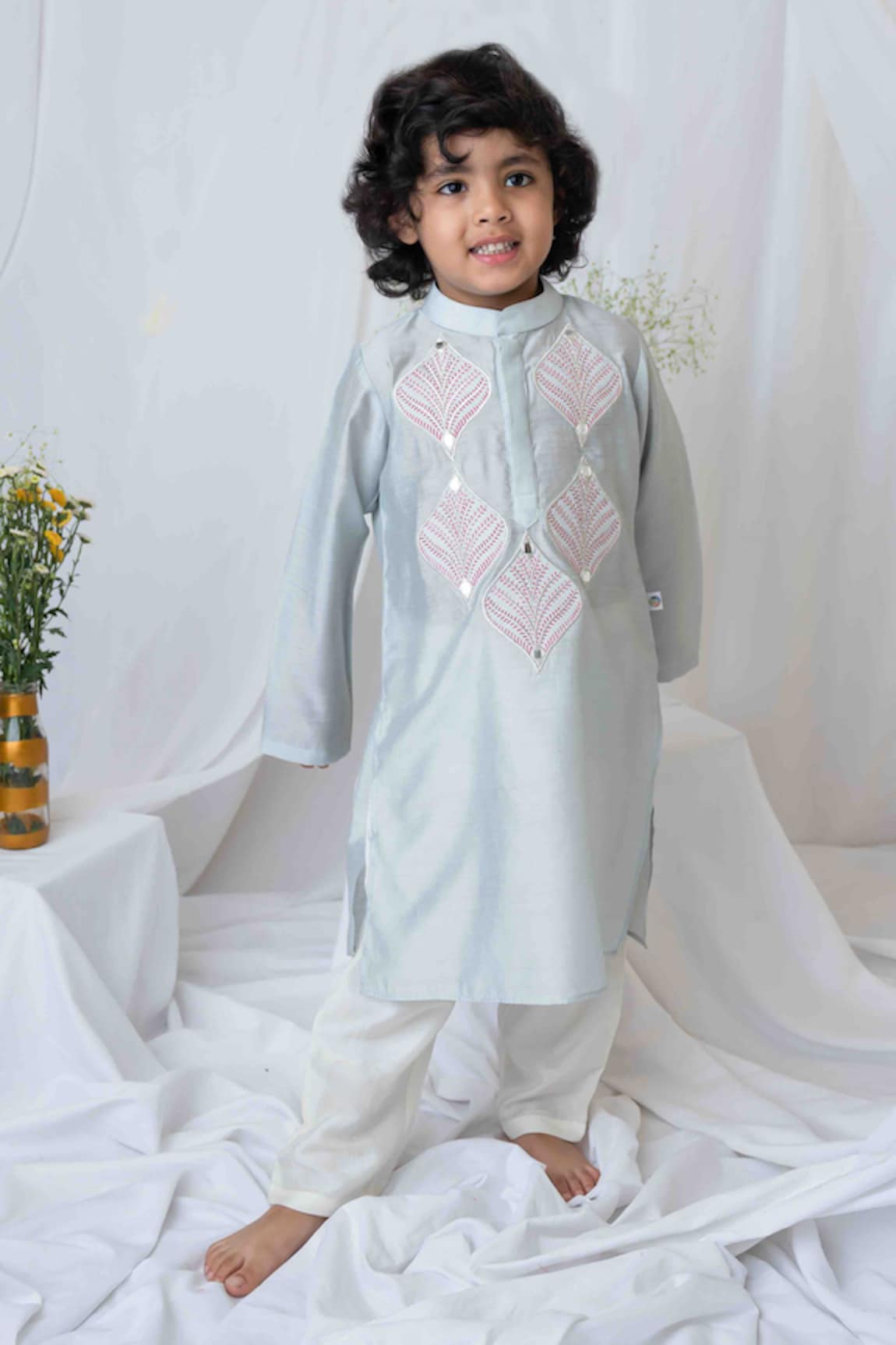 Mi Dulce An'ya Paisley Hand Embroidered Applique Kurta With Pant