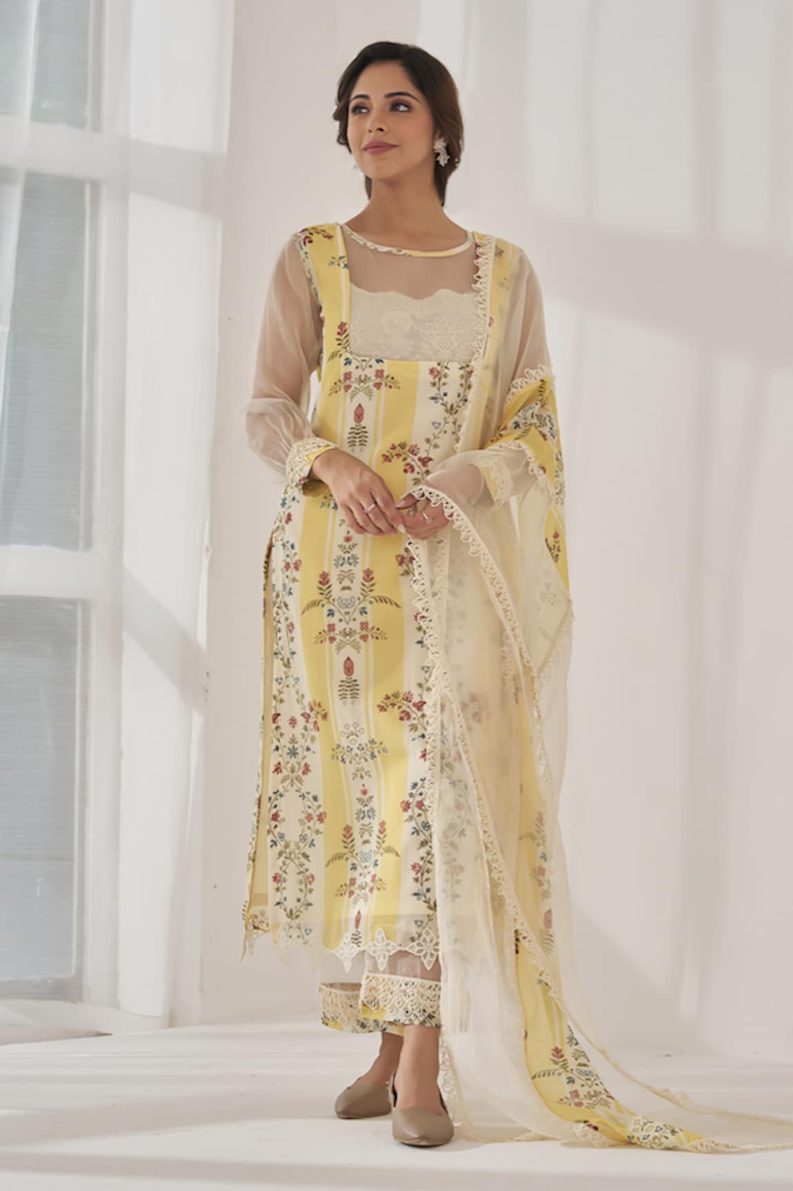 NAAZ BY NOOR Taira Baano Floral Printed Kurta Pant Set