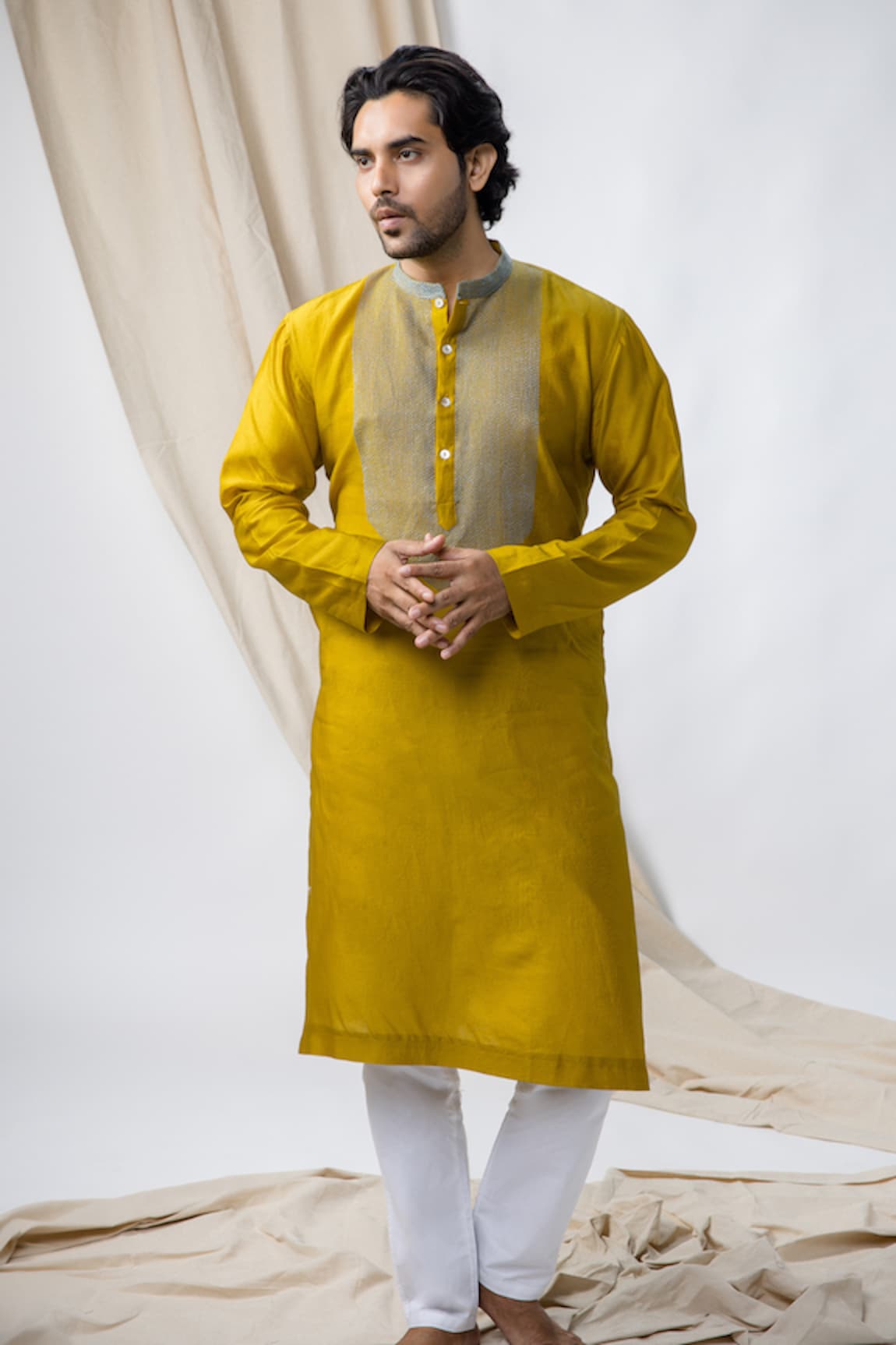 Bihart Sujani Threadwork Placket Kurta