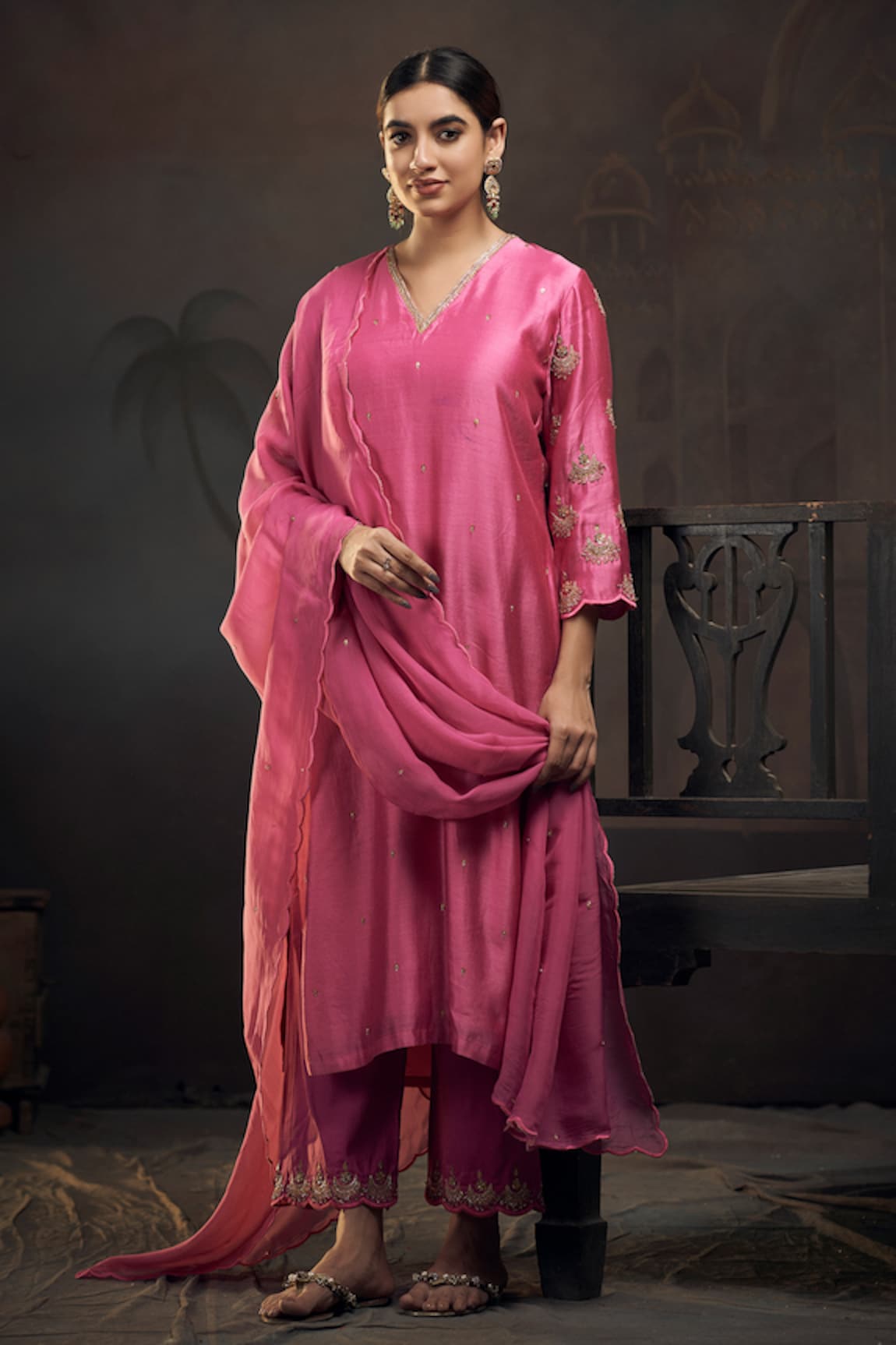 Hirika&Dhruti Chaand Embroidered Silk Chanderi Kurta Set