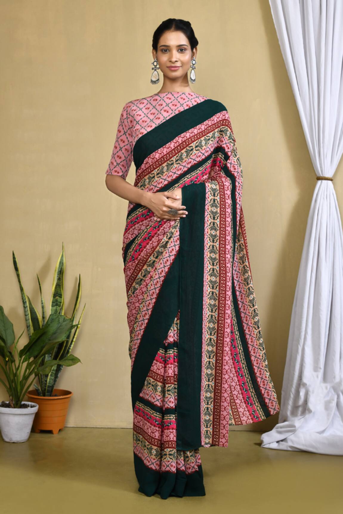 Samyukta Singhania Striped Bouquet Printed Saree With Blouse