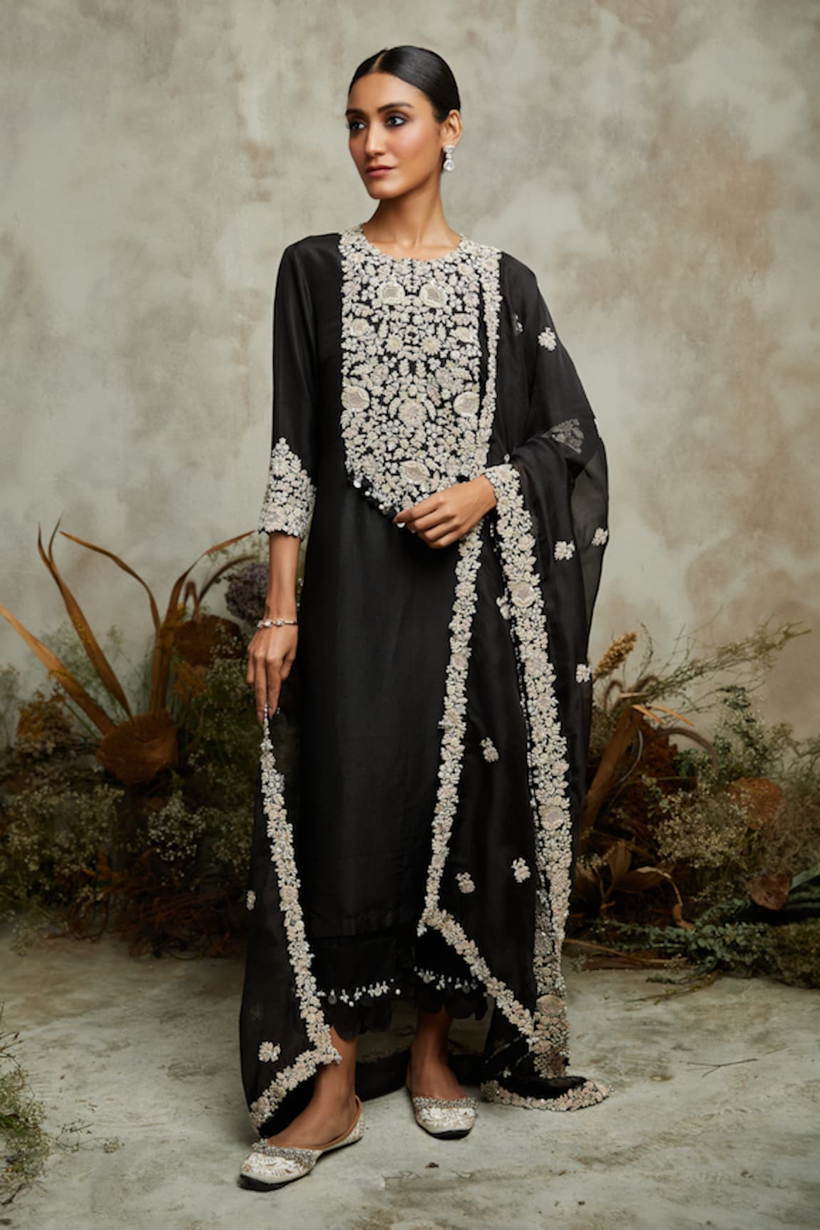 Prisho Thread Embroidered Floral Vine Kurta Pant Set