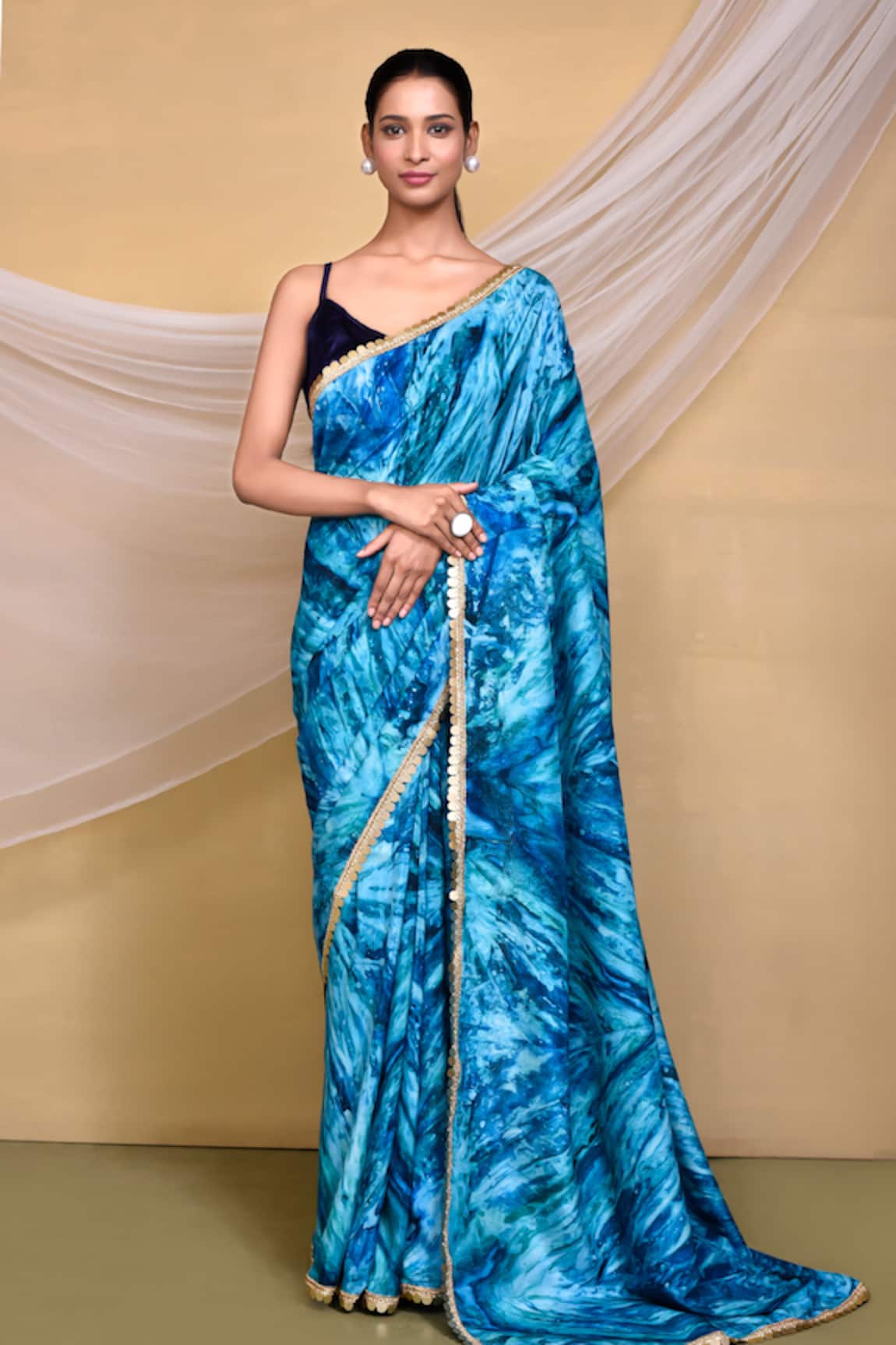 Nazaakat by Samara Singh Tie Dye Print Saree With Unstitched Blouse Piece