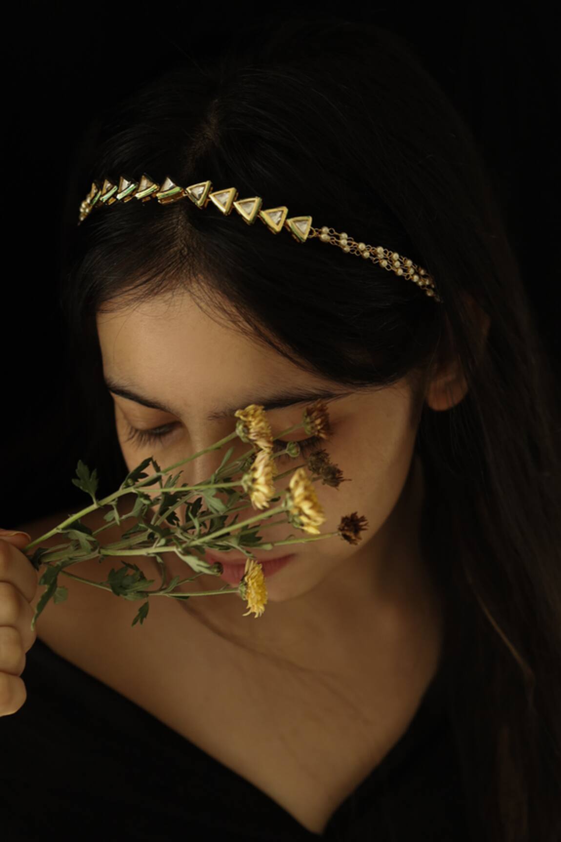 Do Taara Kundan Embellished Mathapatti 