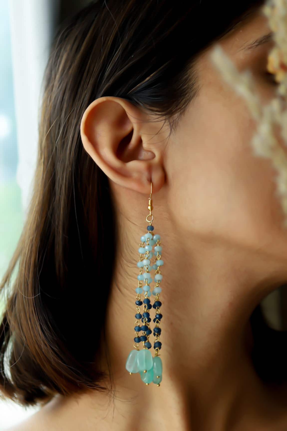 Do Taara Stone & Onyx Embellished Chandelier Danglers 