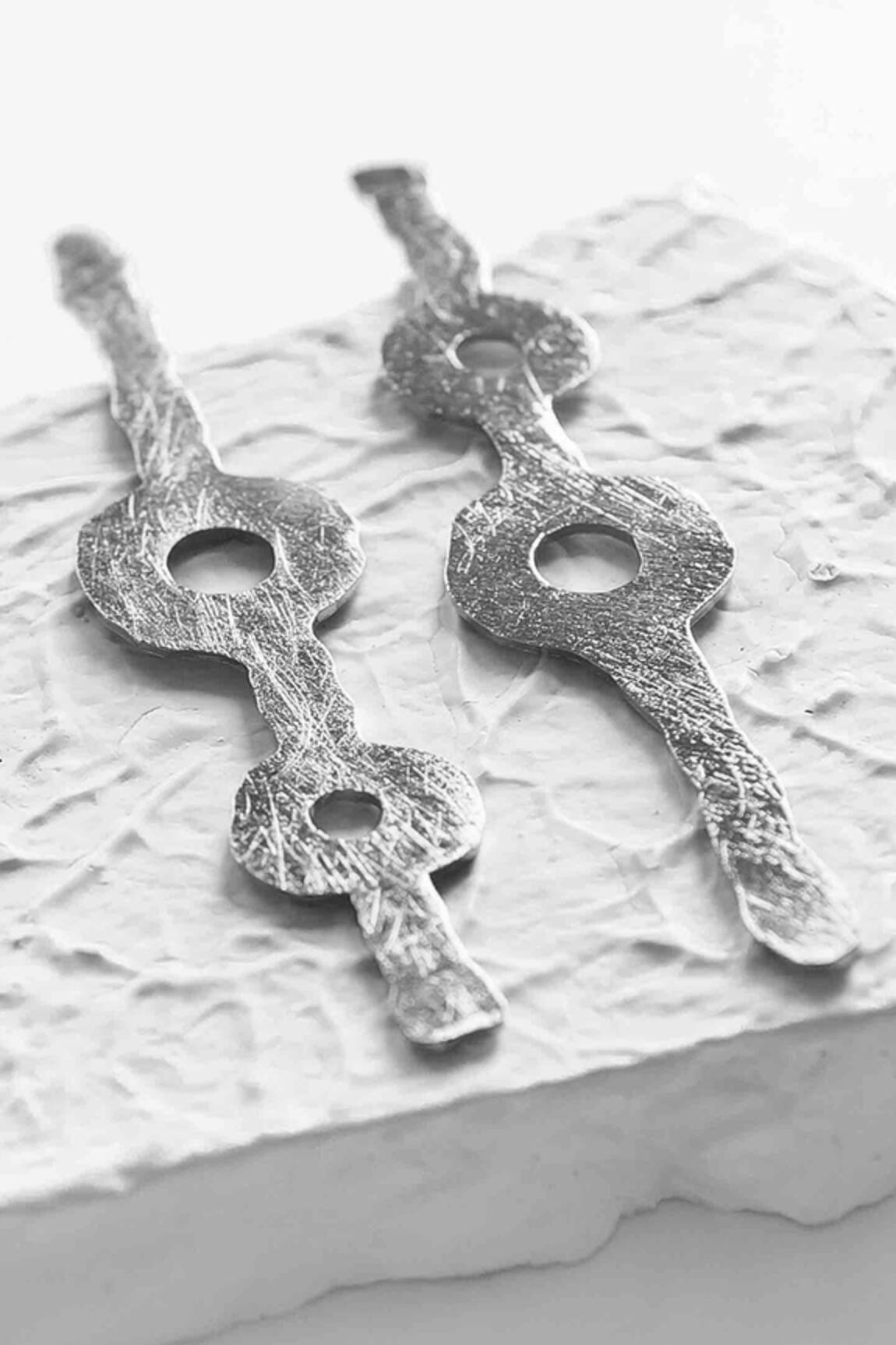 DE'Anma Lotura Glazing Loop Earrings 