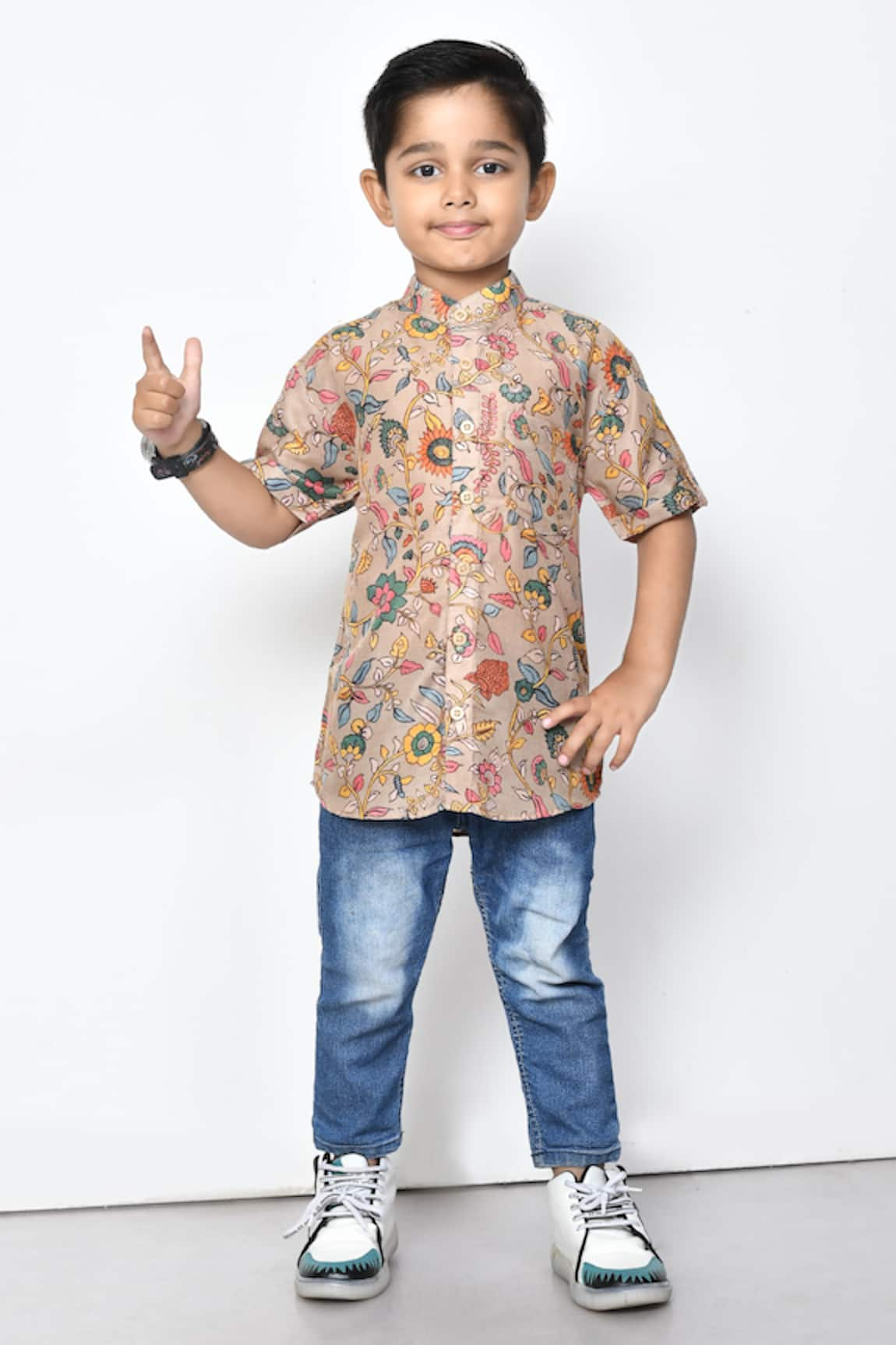 Banana Bee Floral Pattern Band Collar Cotton Shirt