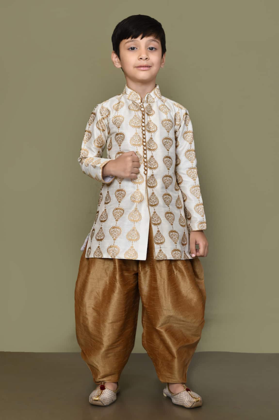 Samyukta Singhania Spade Bloom Motif Embroidered Kurta With Patiala Pant 