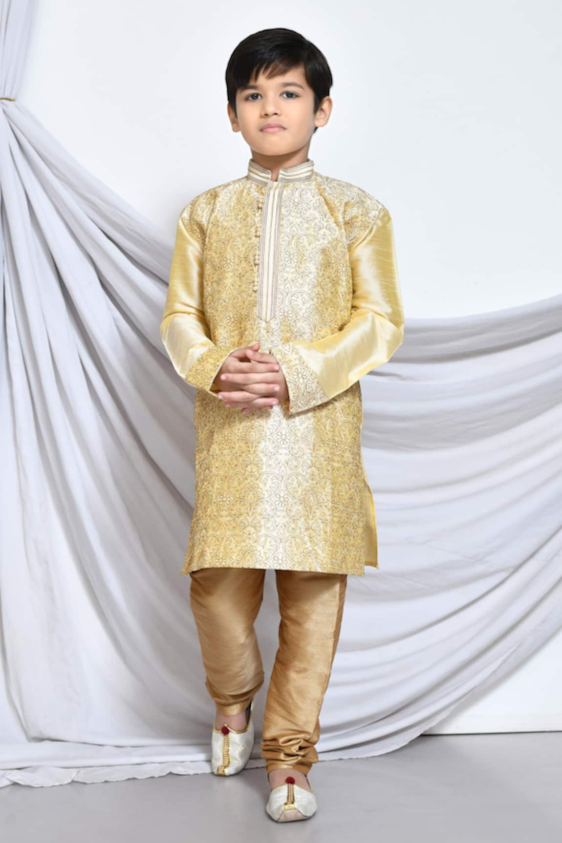 Banana Bee Paisley Embroidered Kurta Set