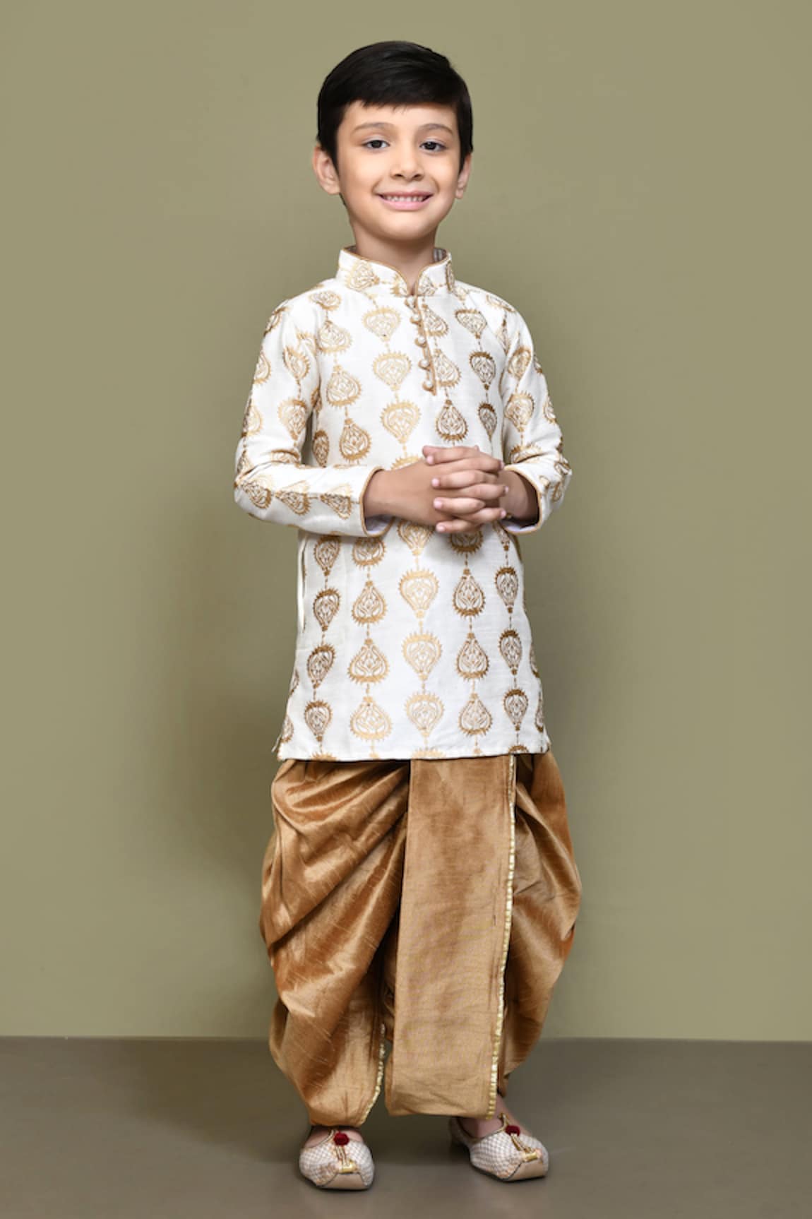 Banana Bee Floral Embroidered Kurta Set