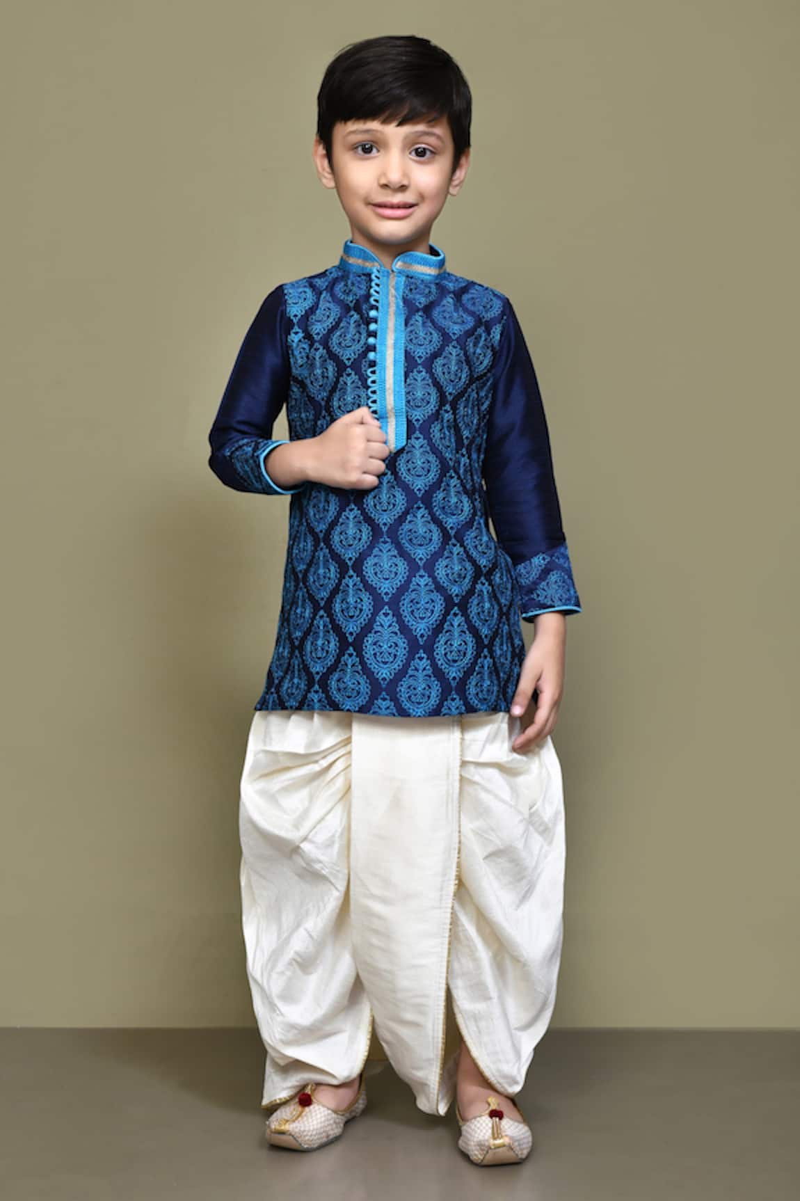 Samyukta Singhania Mughal Embroidered Kurta Set 