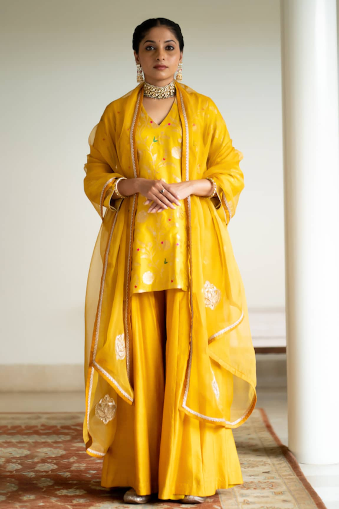 Sobariko Floral Jaal Woven Short Kurta Set