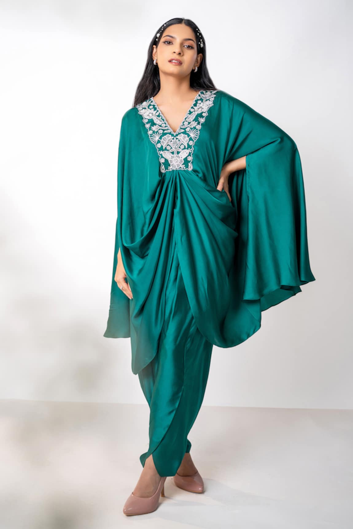 Aanchal Vijaywargi Flora Embroidered Kaftan With Tulip Pant