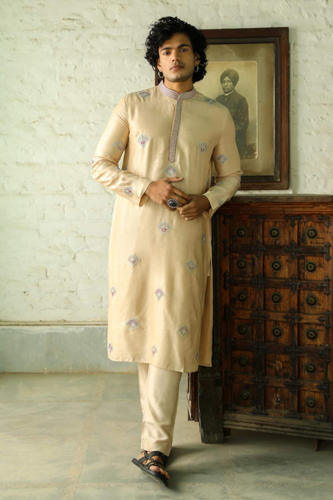 RoohbyRidhimaa Adil Embroidered Kurta With Pant