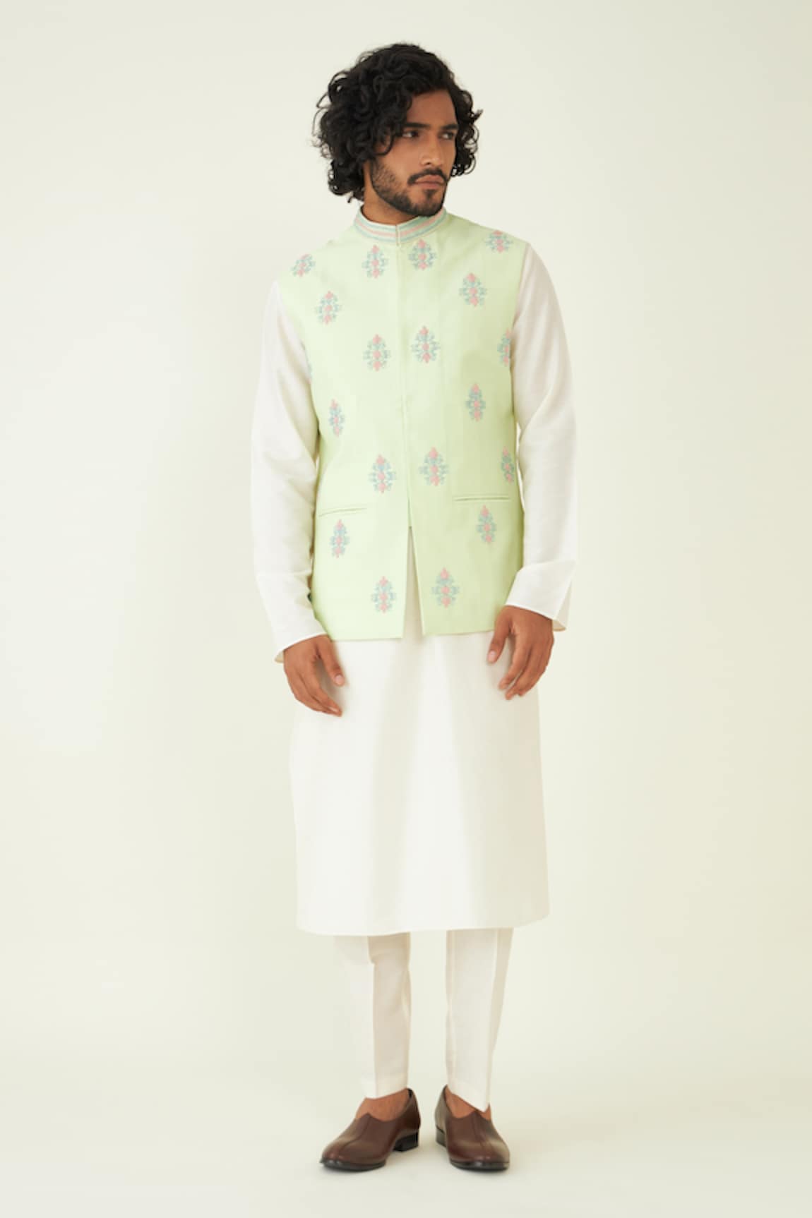 RoohbyRidhimaa Nazakat Butti Embroidered Bundi